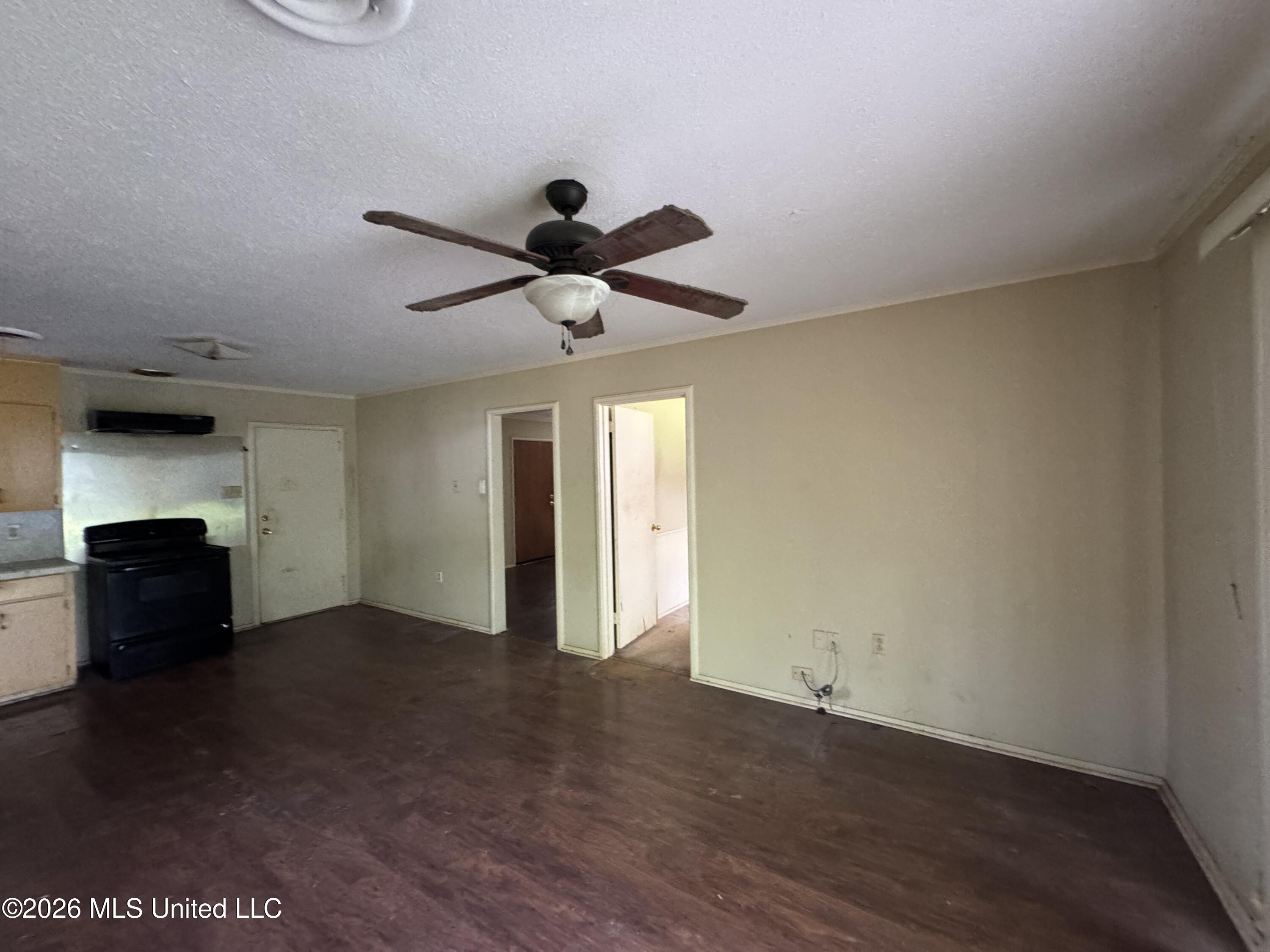 3236 Woodview Drive Property Photo 8