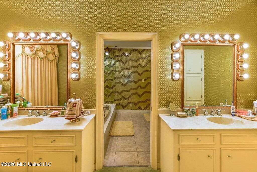 111 Woodhaven Drive Property Photo 32