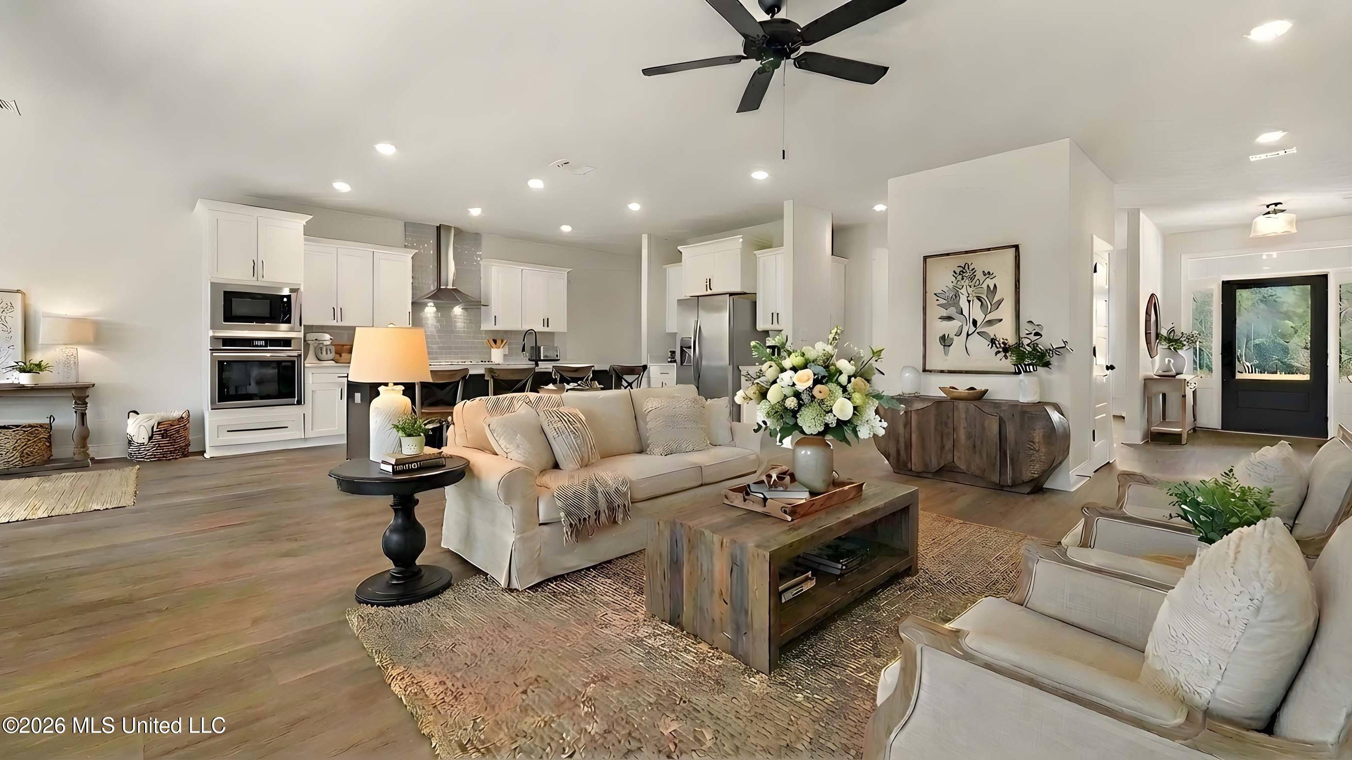 6636 Palm Pointe Drive Property Photo 3