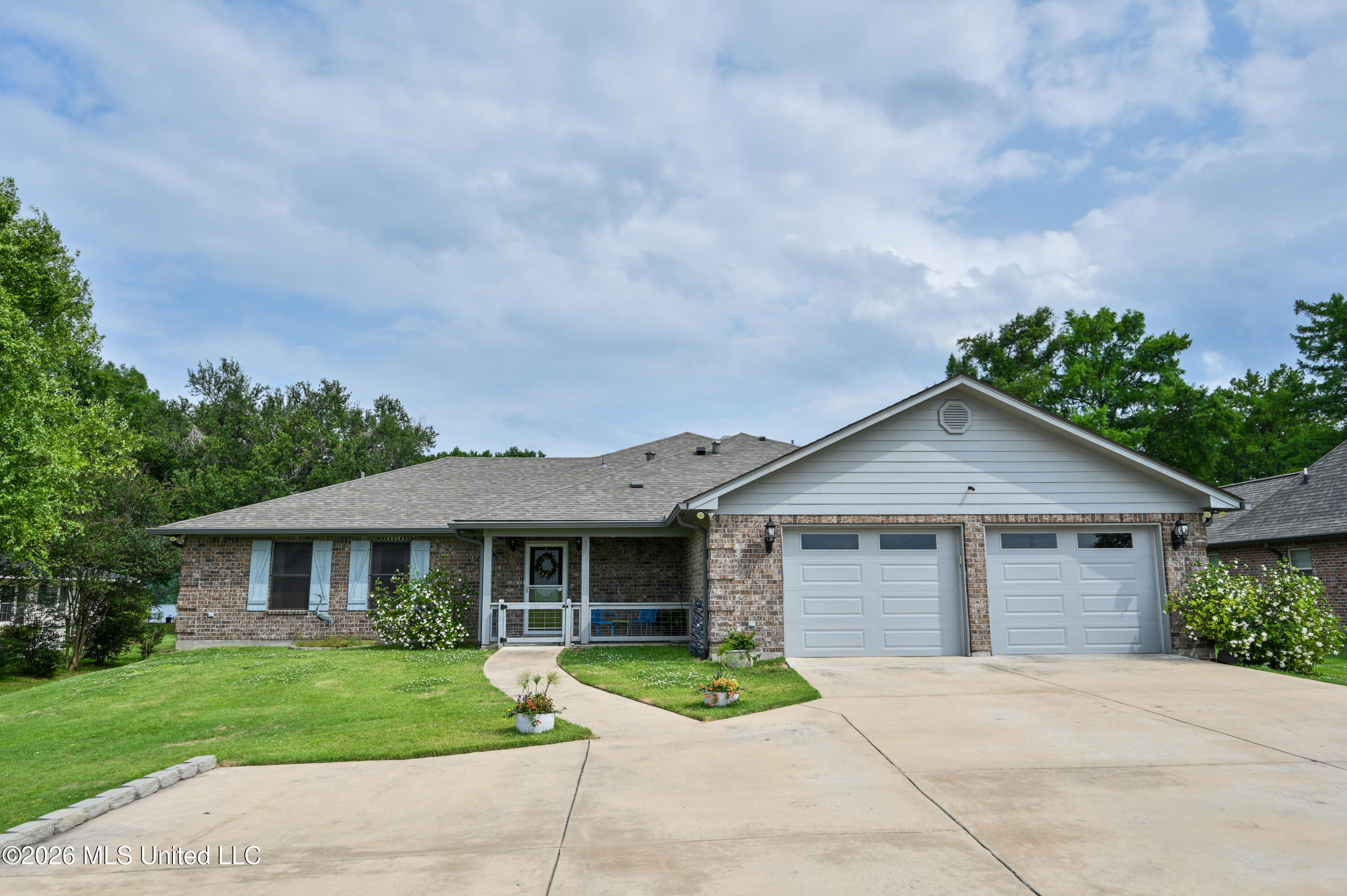 269 Lakeshore Drive Property Photo 1