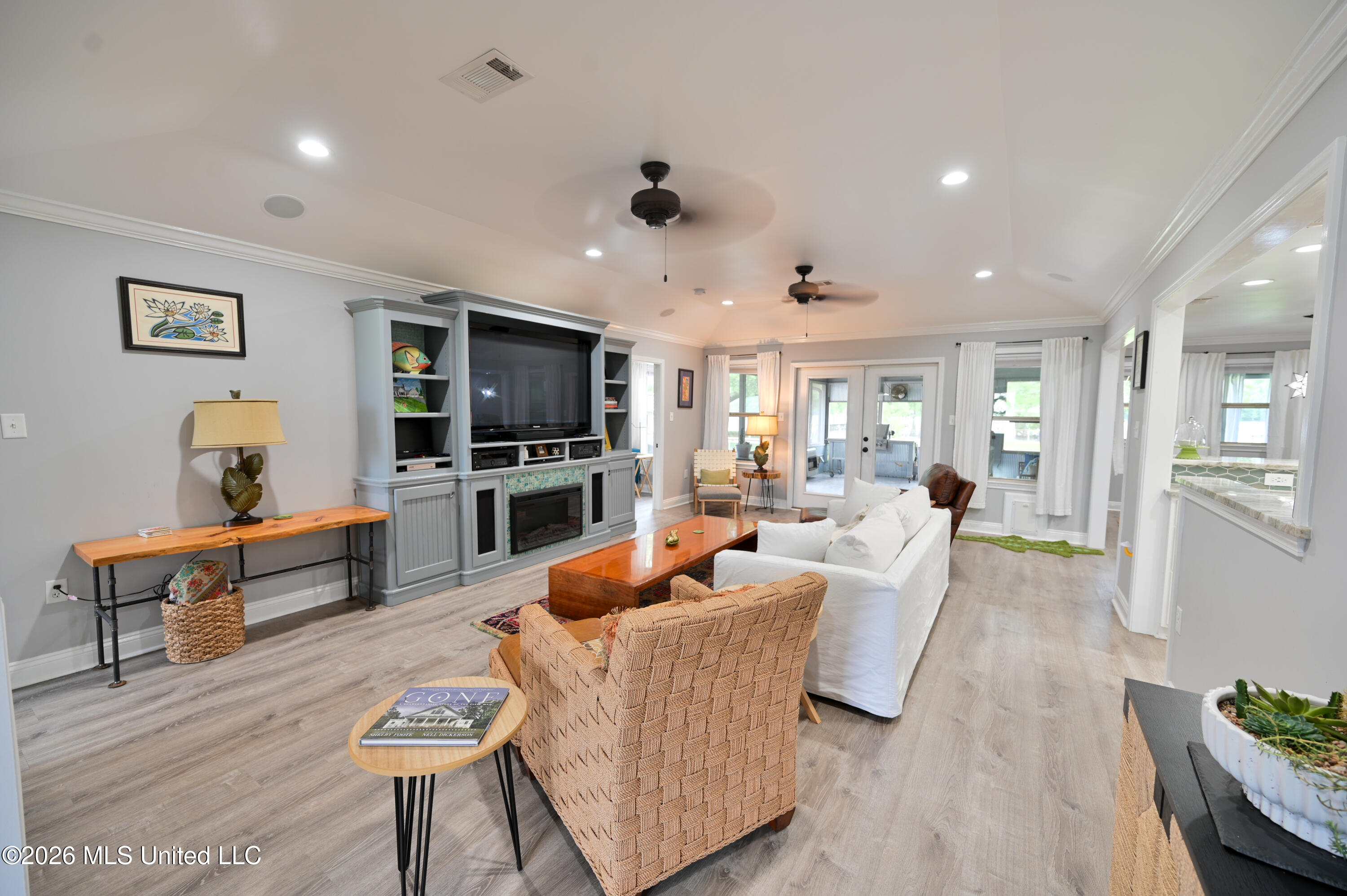 269 Lakeshore Drive Property Photo 3