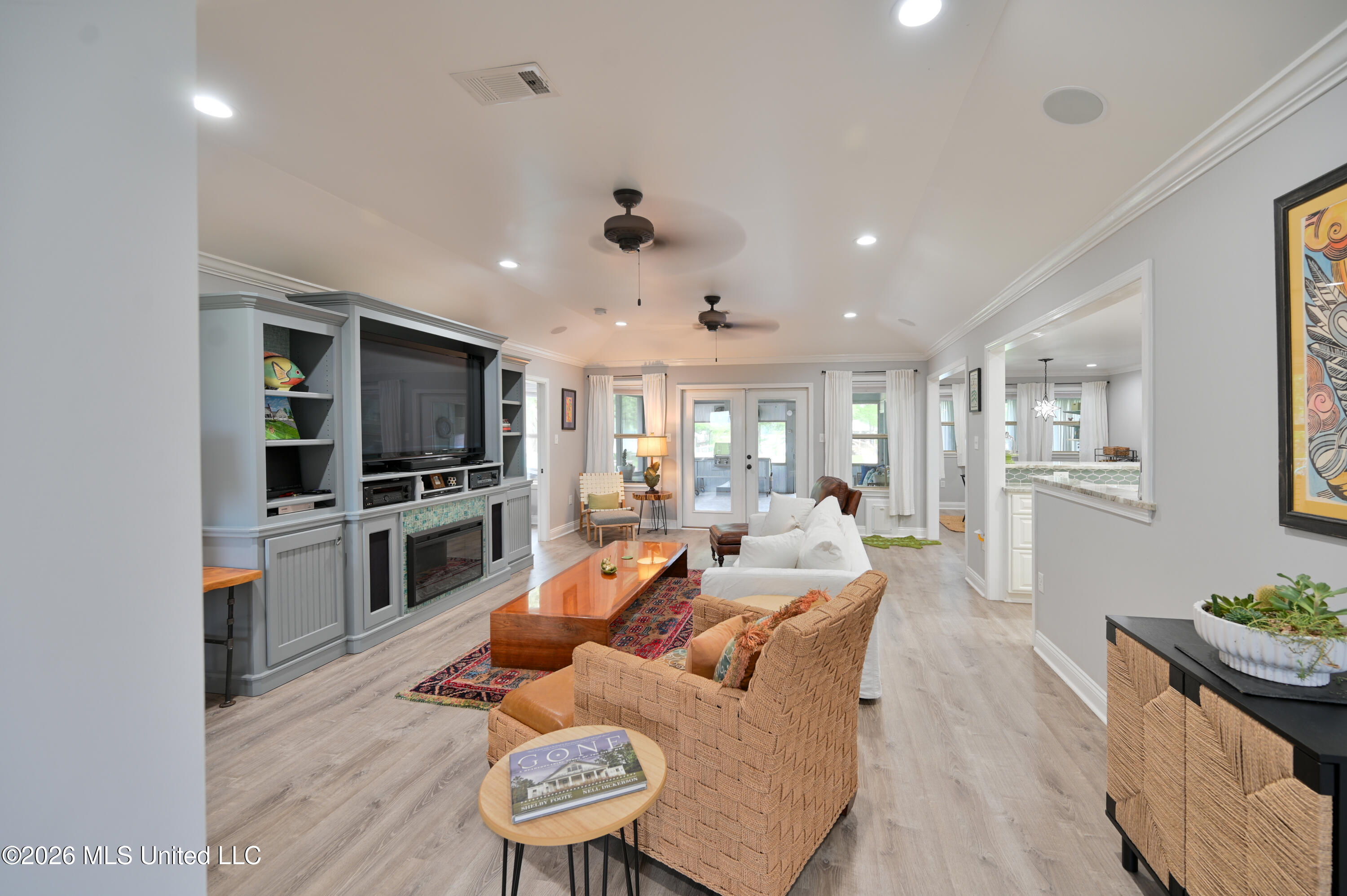 269 Lakeshore Drive Property Photo 4