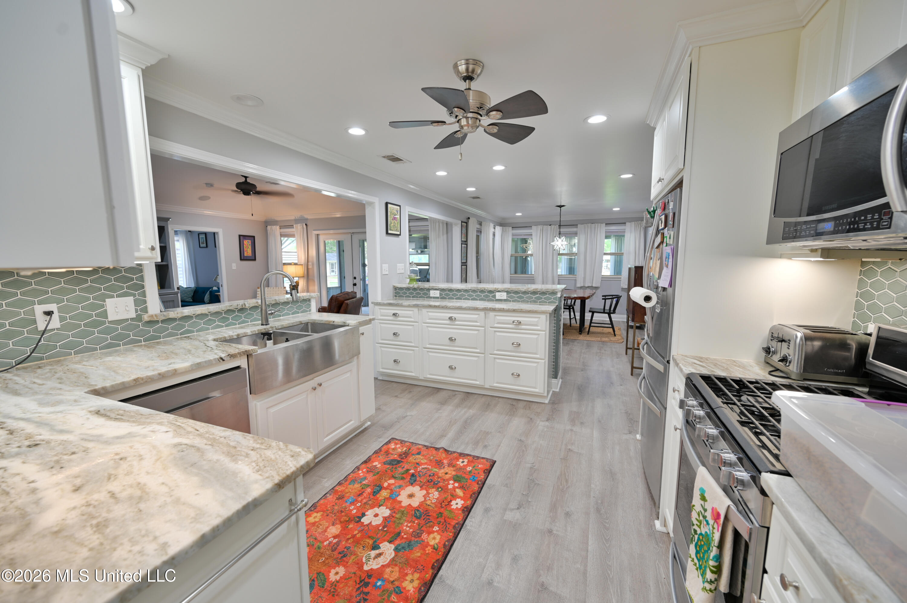 269 Lakeshore Drive Property Photo 5