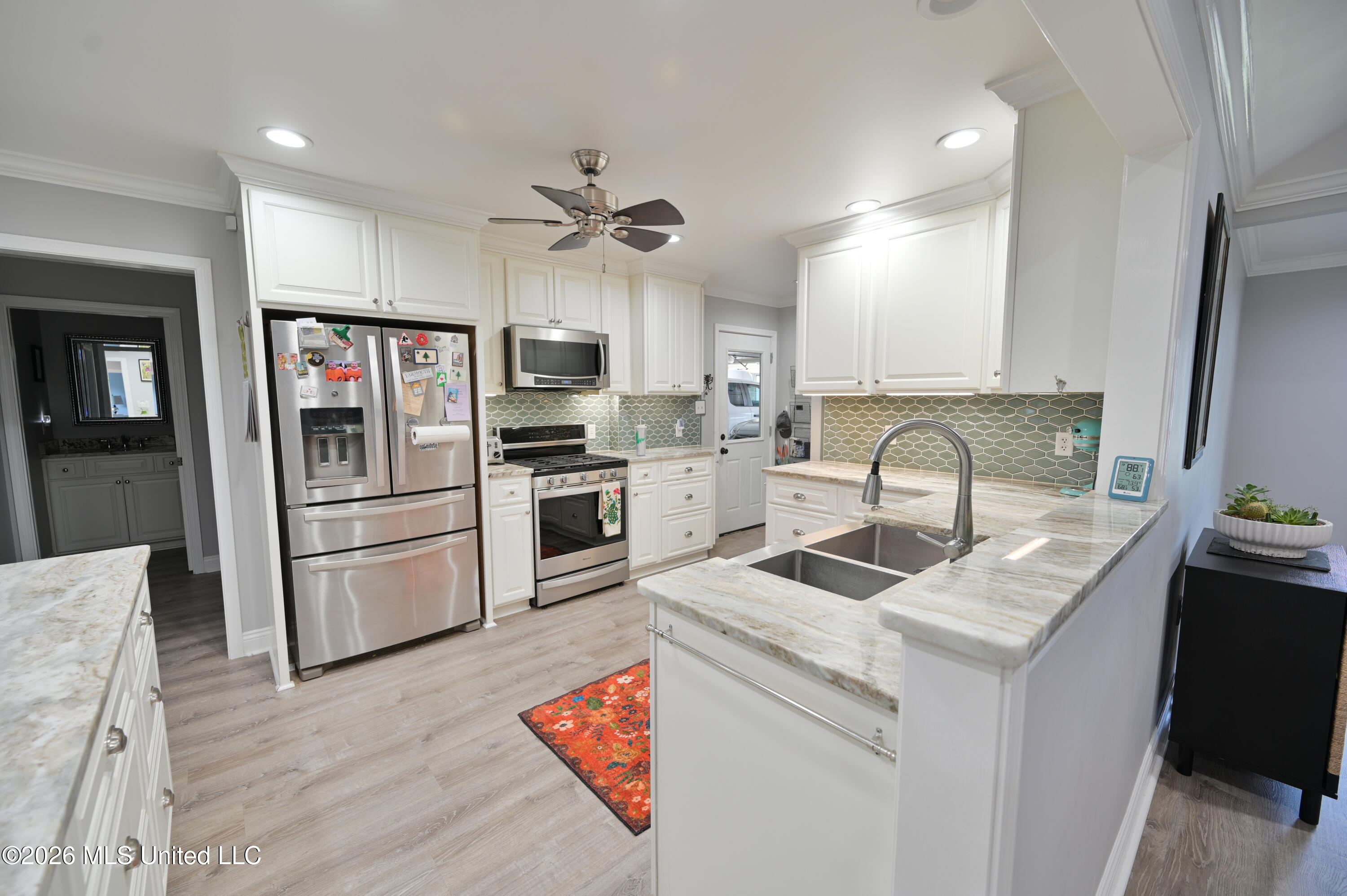 269 Lakeshore Drive Property Photo 6
