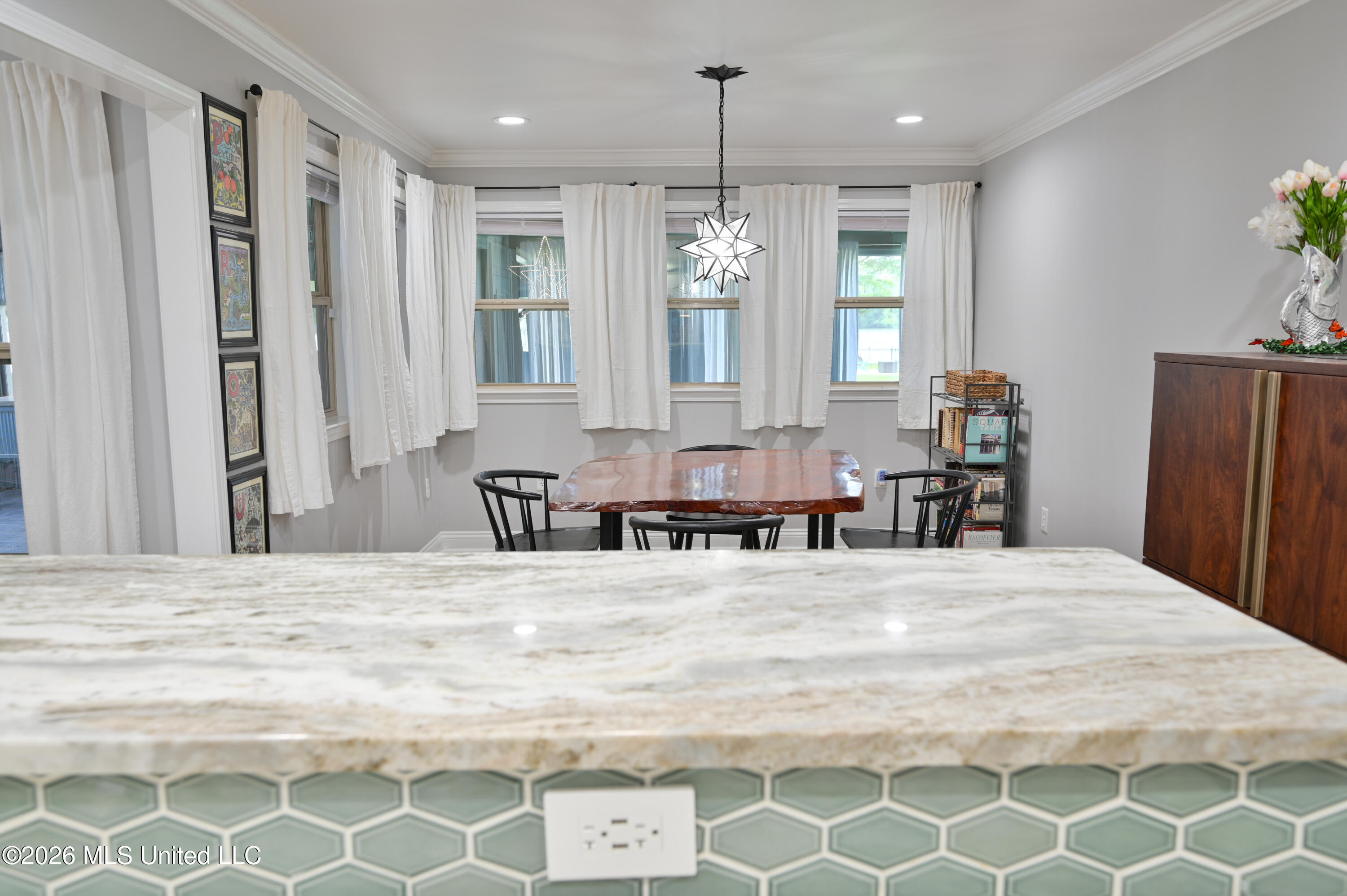 269 Lakeshore Drive Property Photo 8
