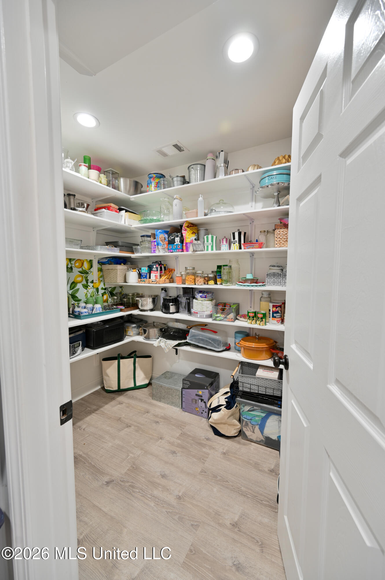 269 Lakeshore Drive Property Photo 9