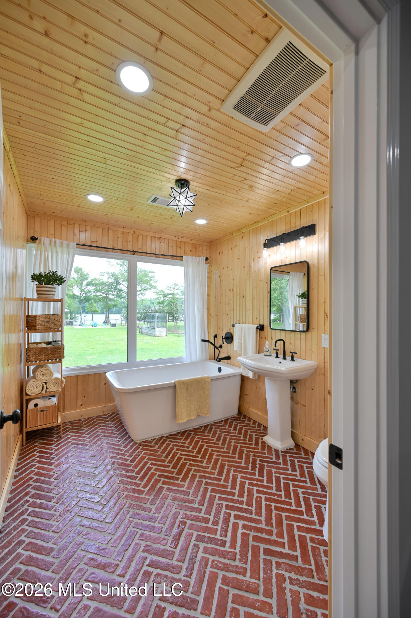 269 Lakeshore Drive Property Photo 11