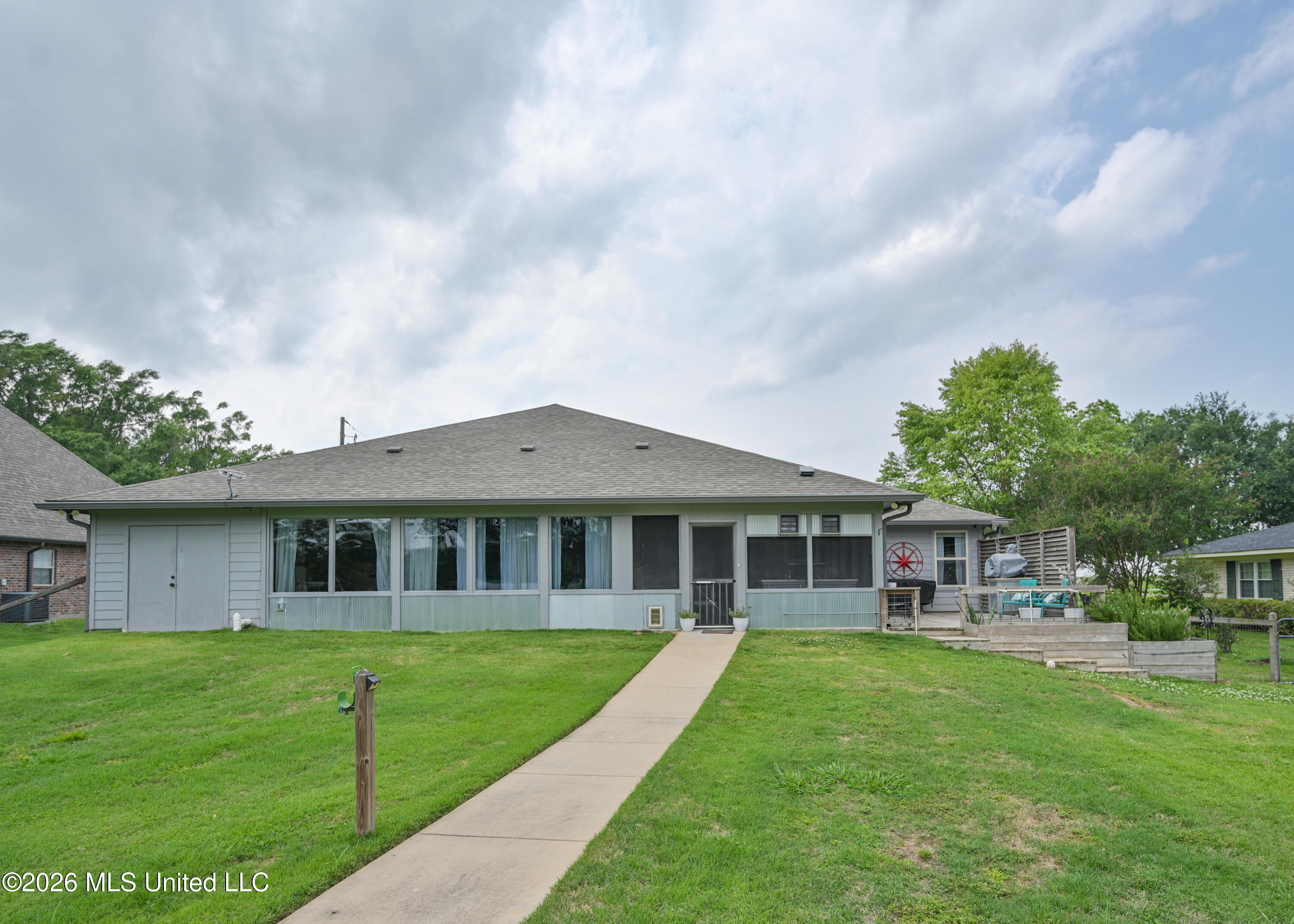269 Lakeshore Drive Property Photo 37