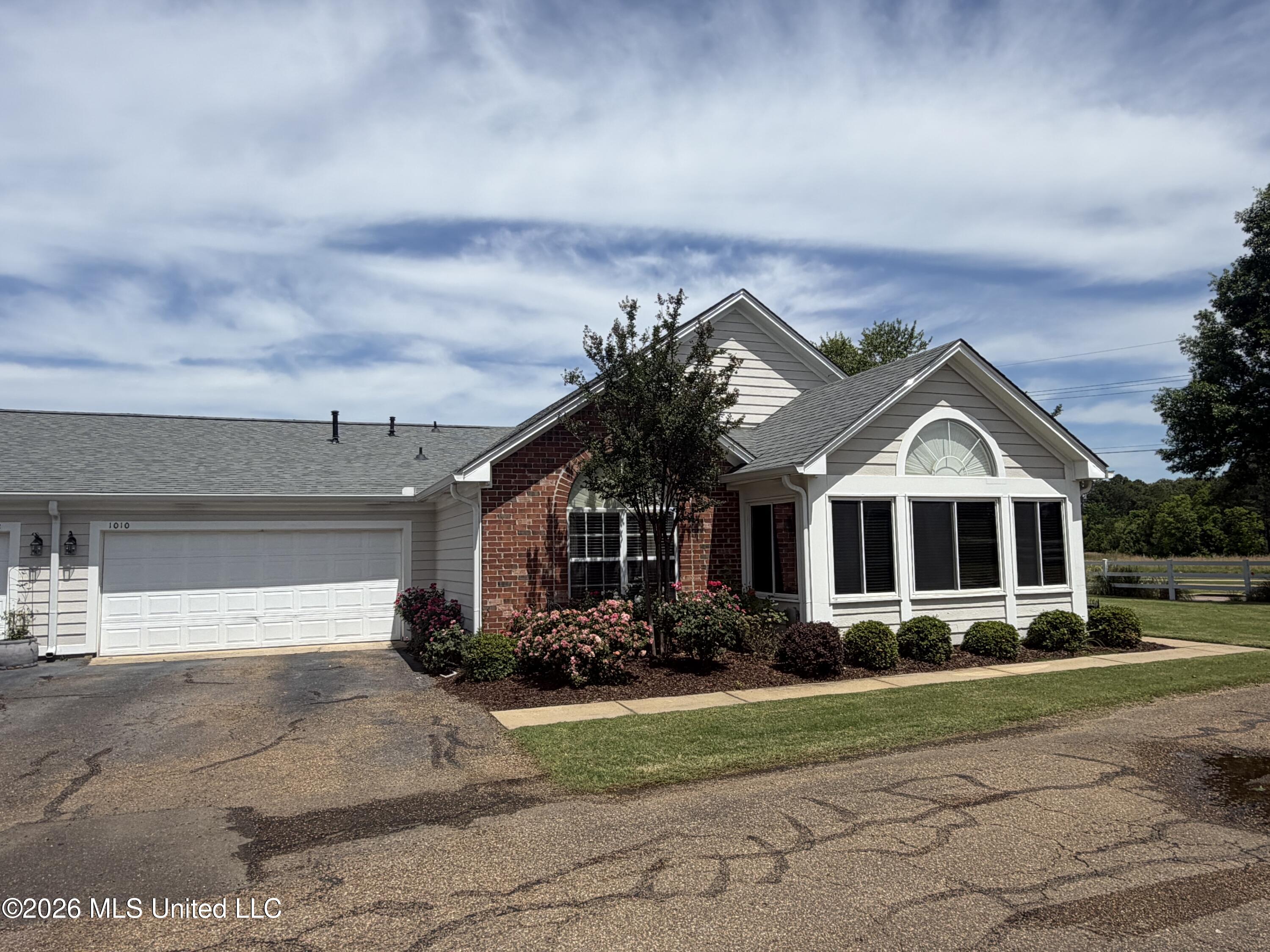 1010 Gerrits Landing Property Photo 1