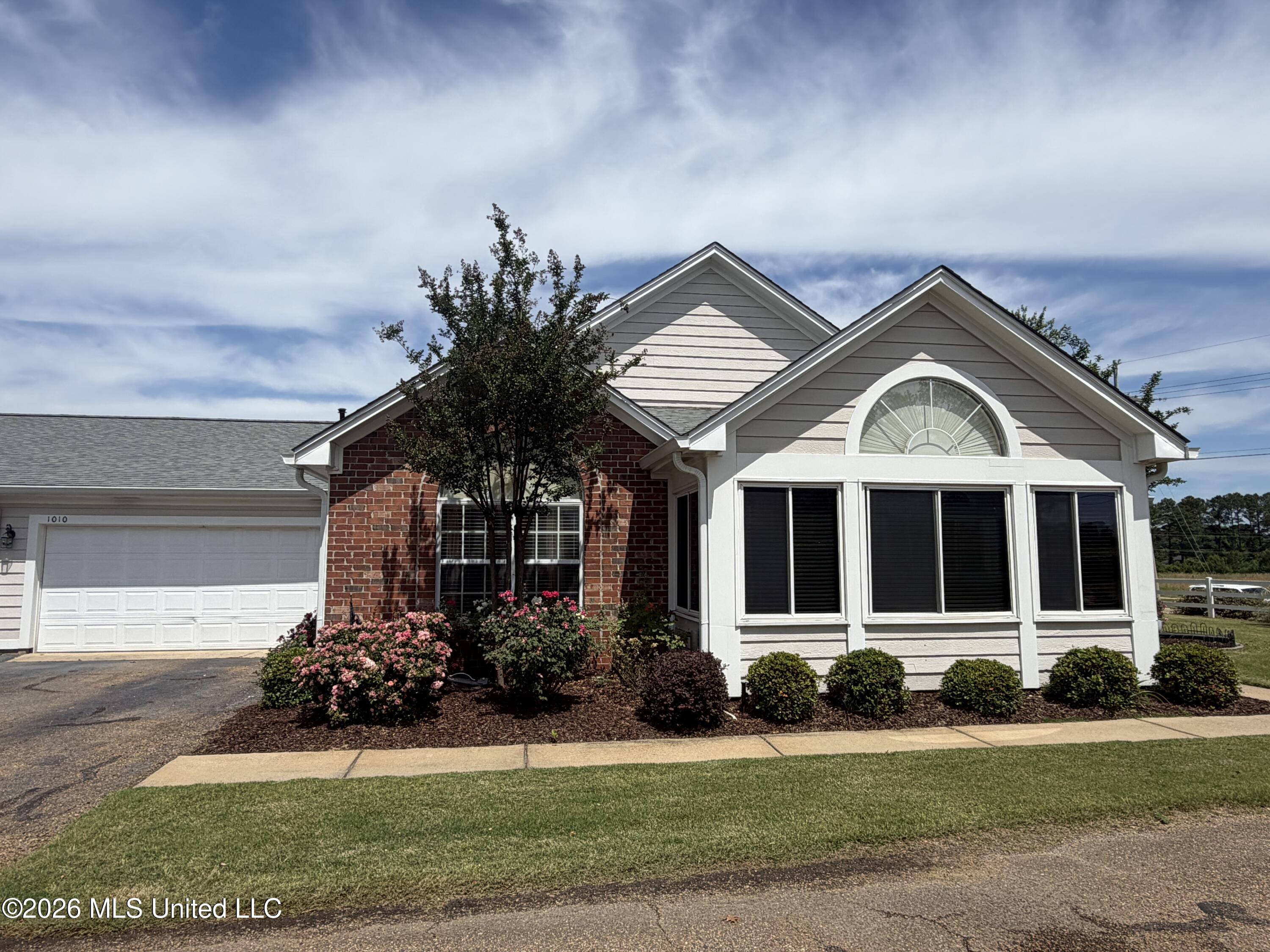 1010 Gerrits Landing Property Photo 2