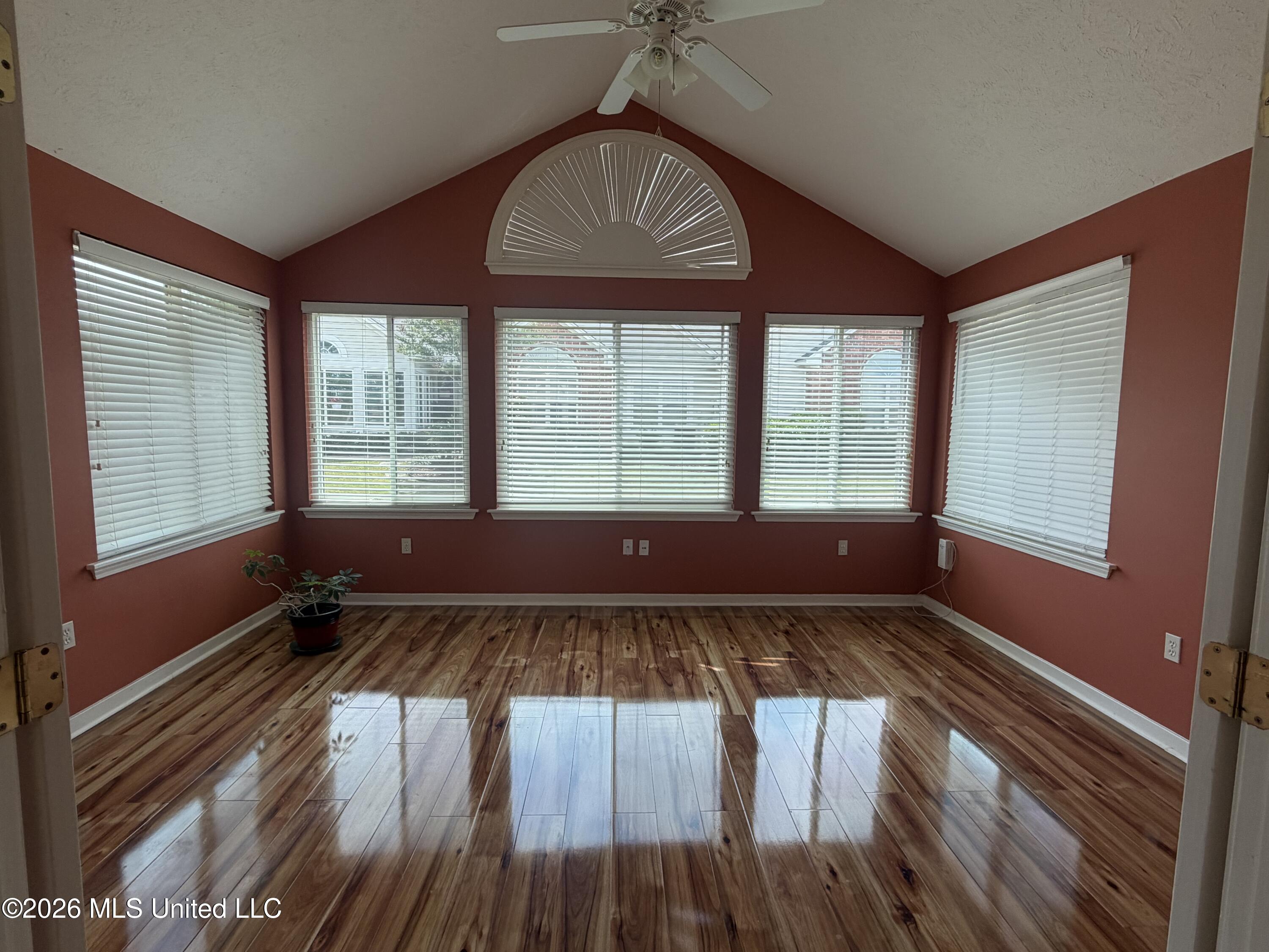 1010 Gerrits Landing Property Photo 5