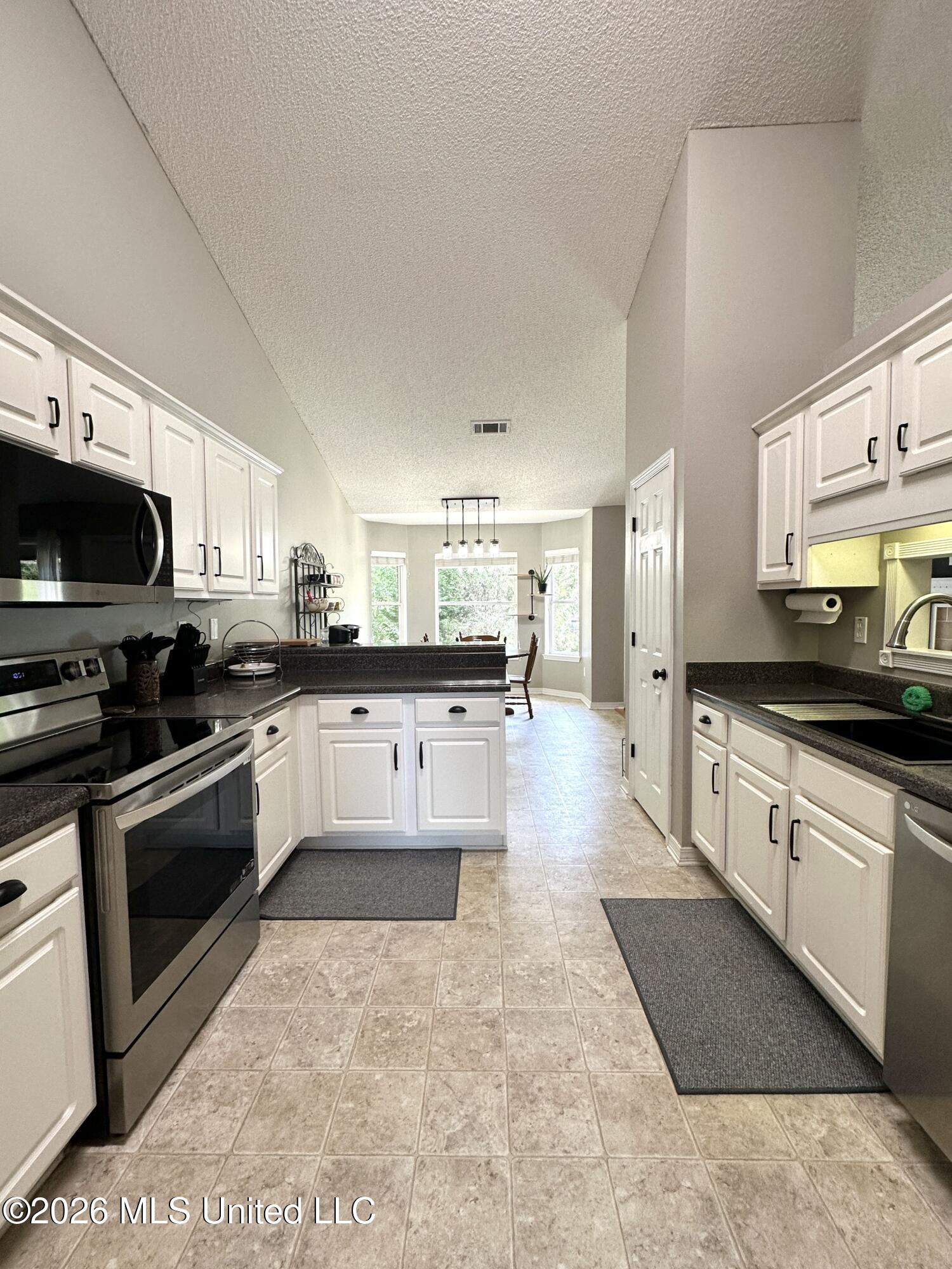 3031 Brookwood Drive Property Photo 12