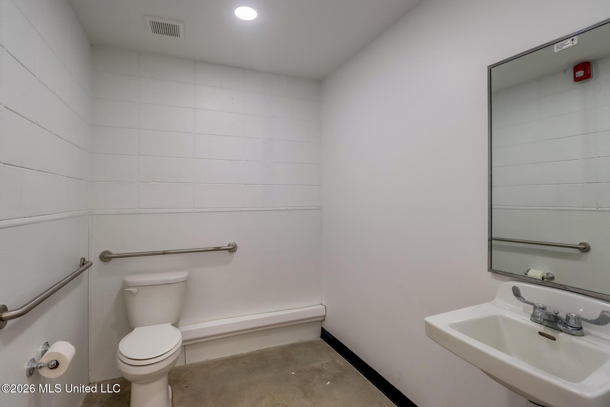 1885 Pass Road Property Photo 13