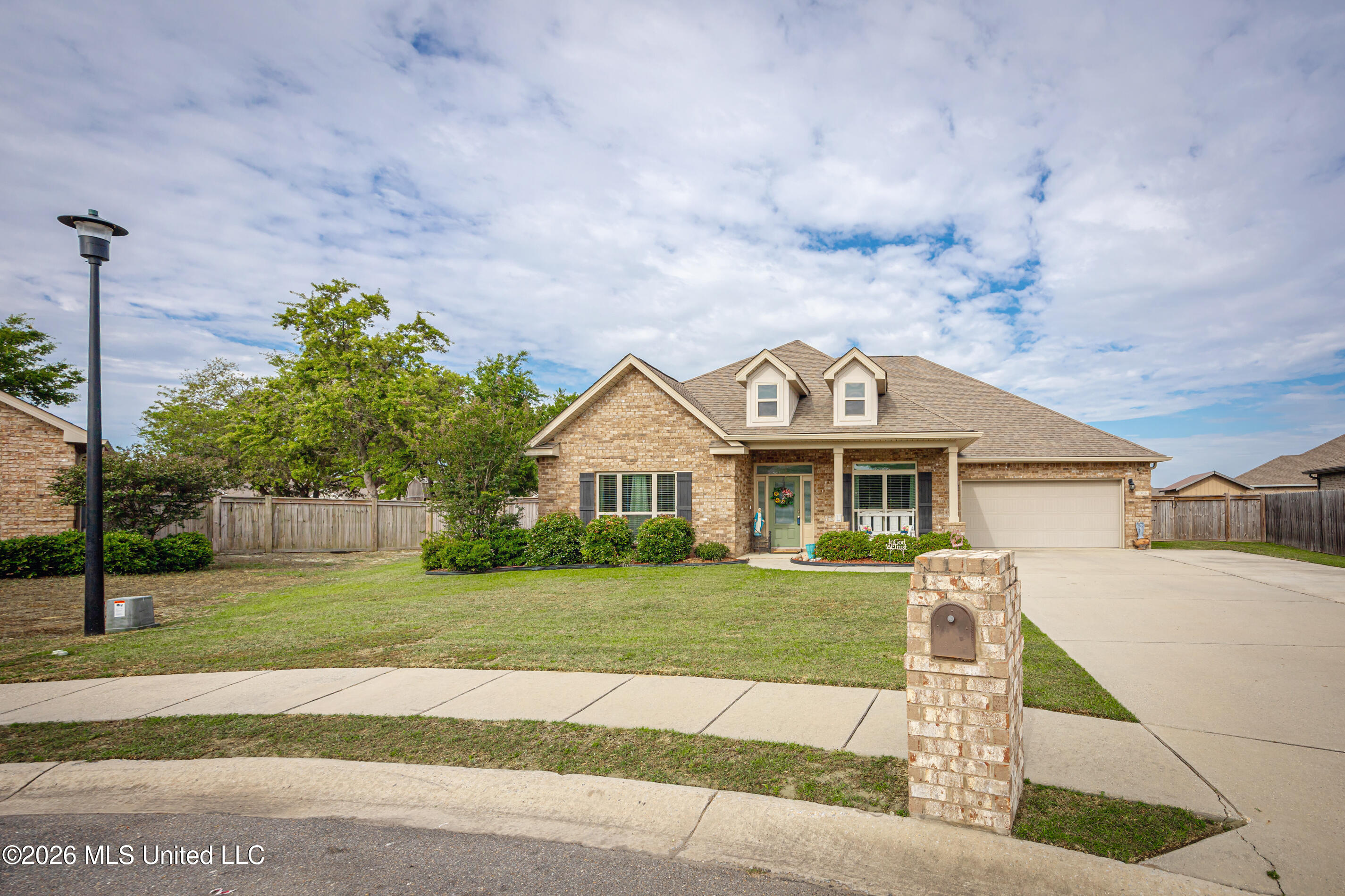 1006 Prairiegrass Court Property Photo 2