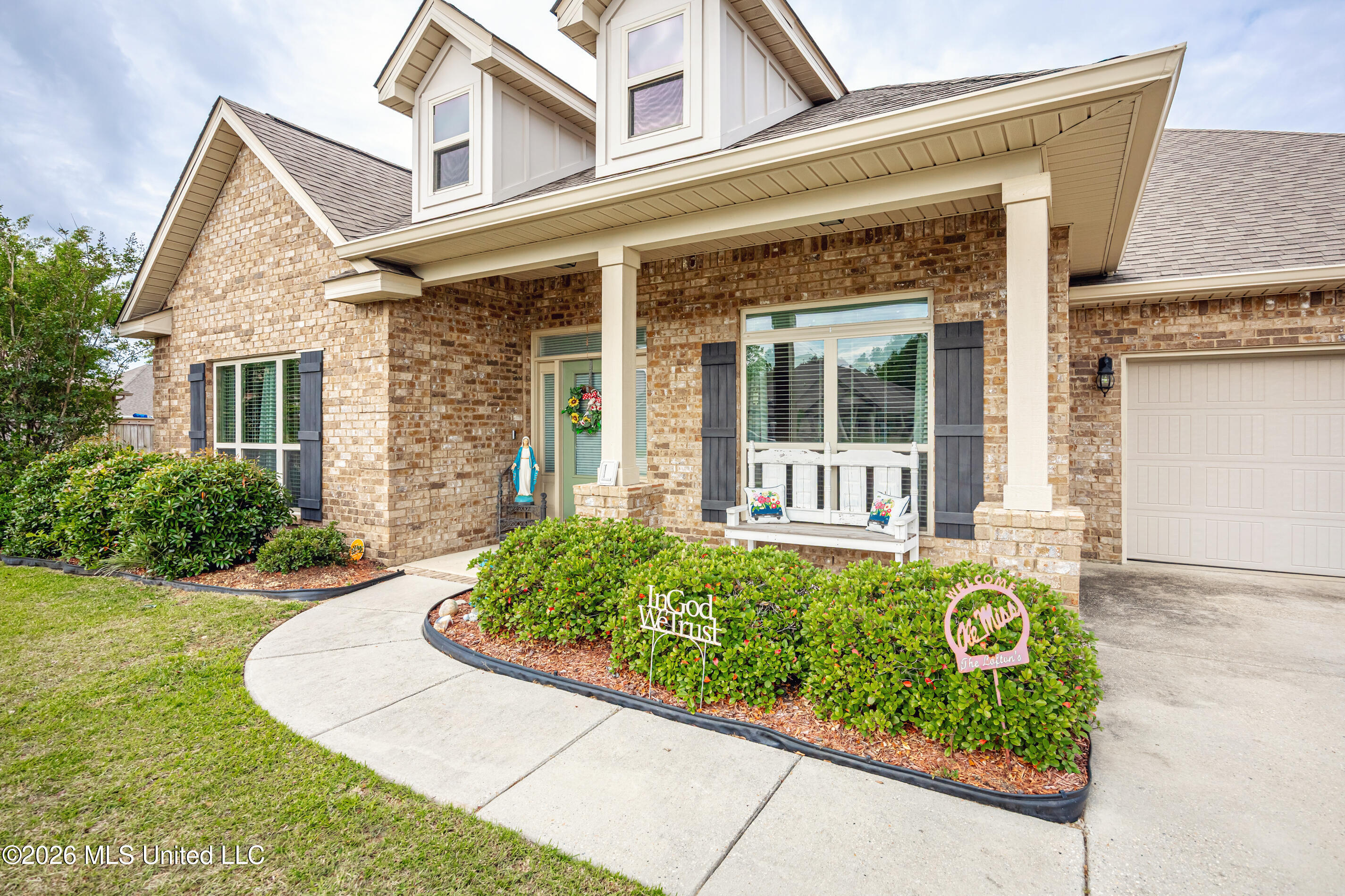 1006 Prairiegrass Court Property Photo 5