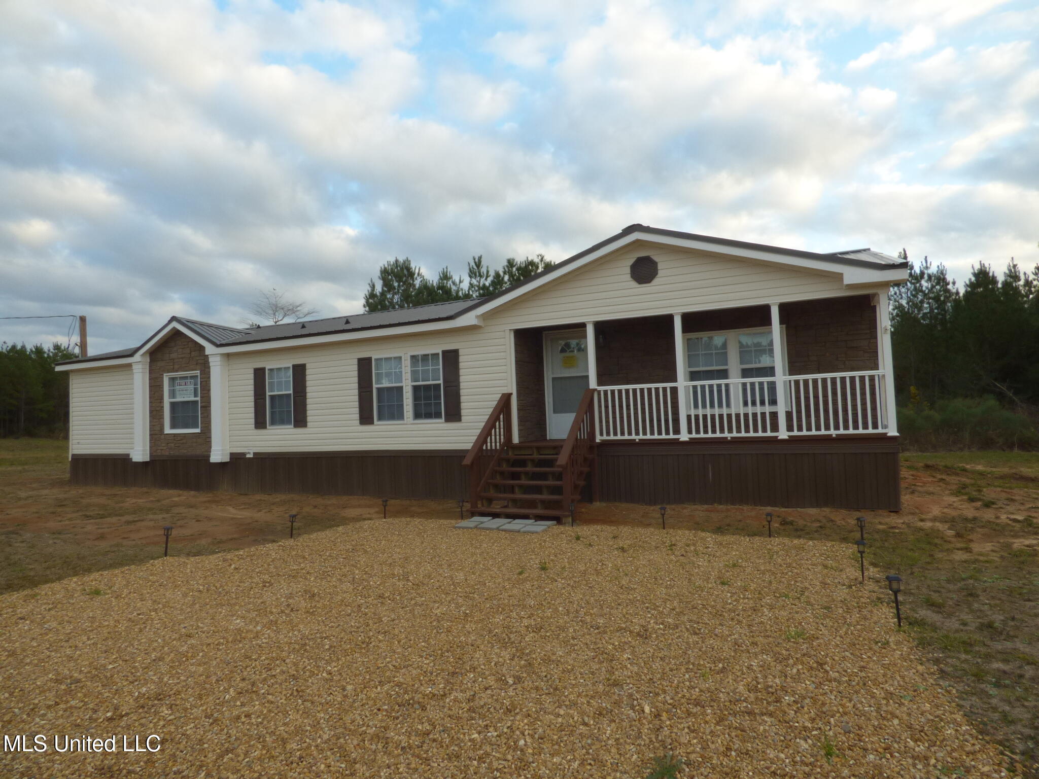 2075 Hartwell Road Property Photo 9