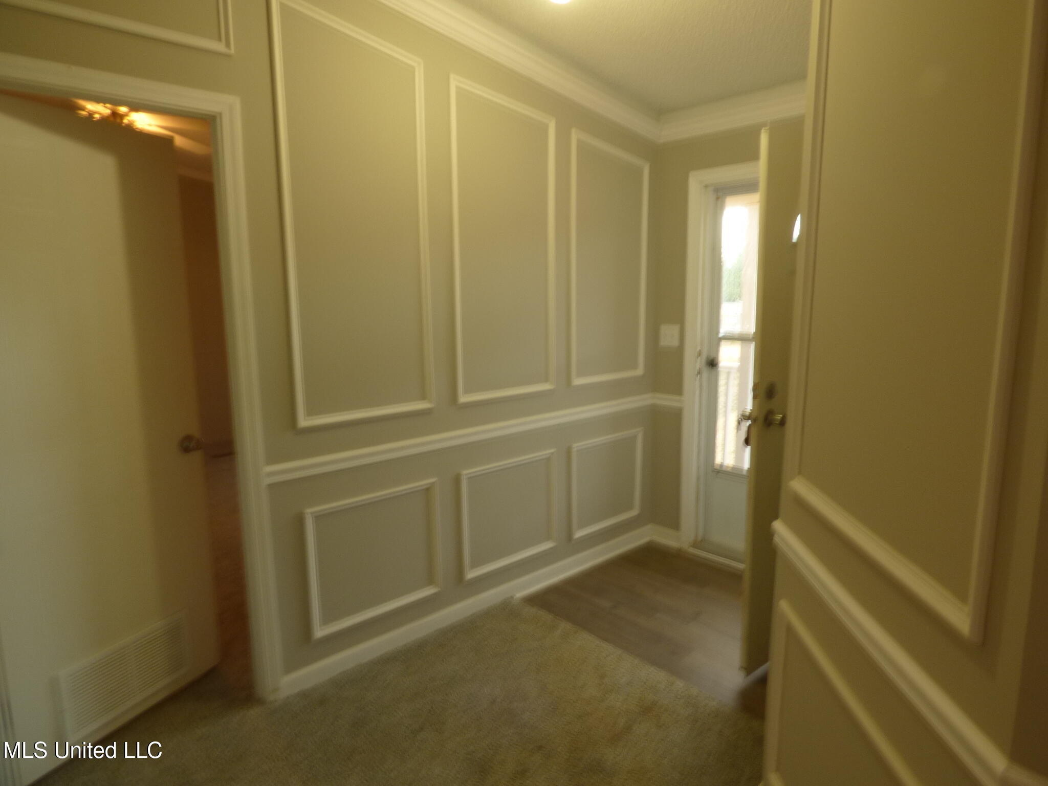 2075 Hartwell Road Property Photo 14