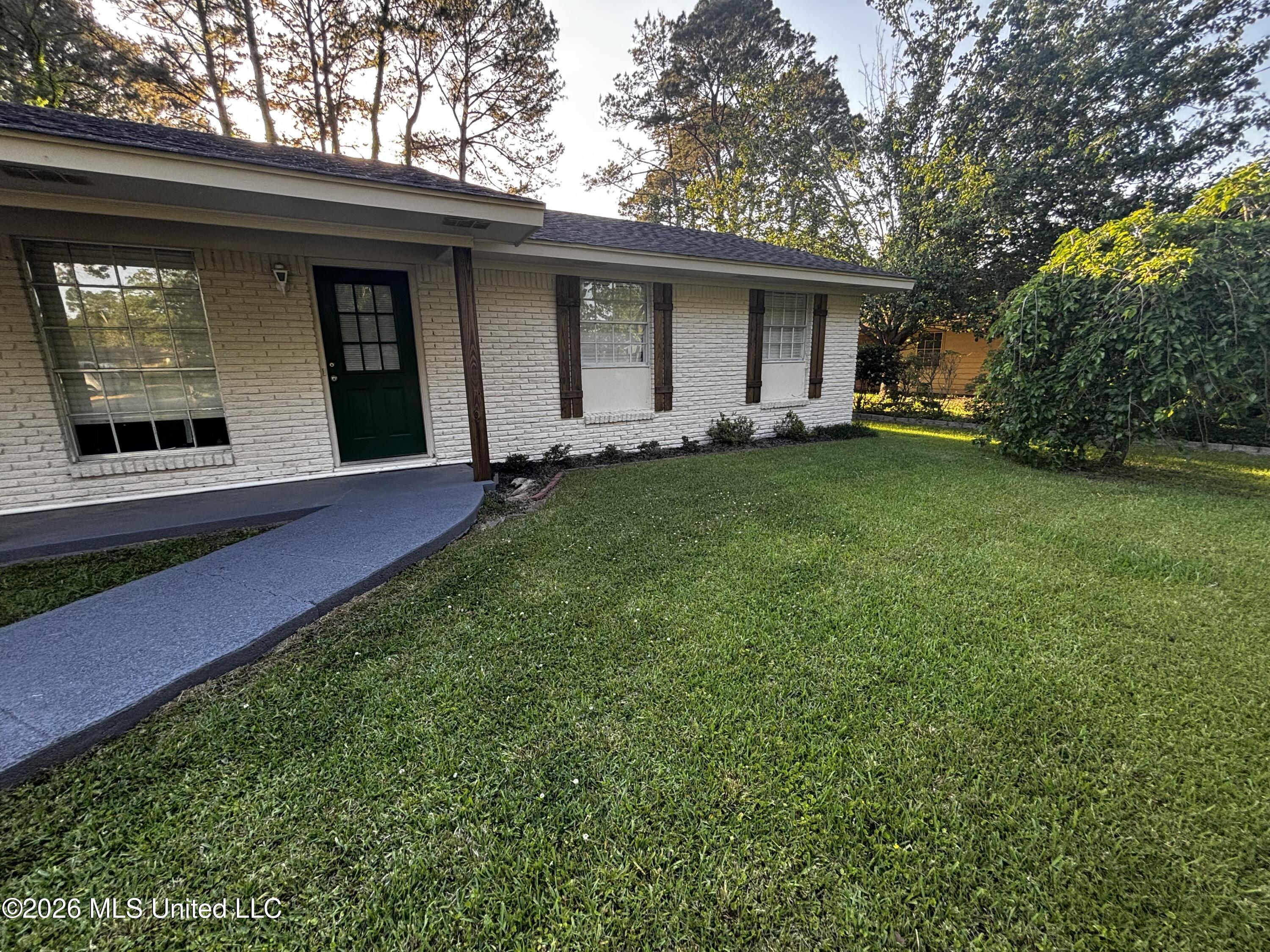 1124 Smith Lane Property Photo 3