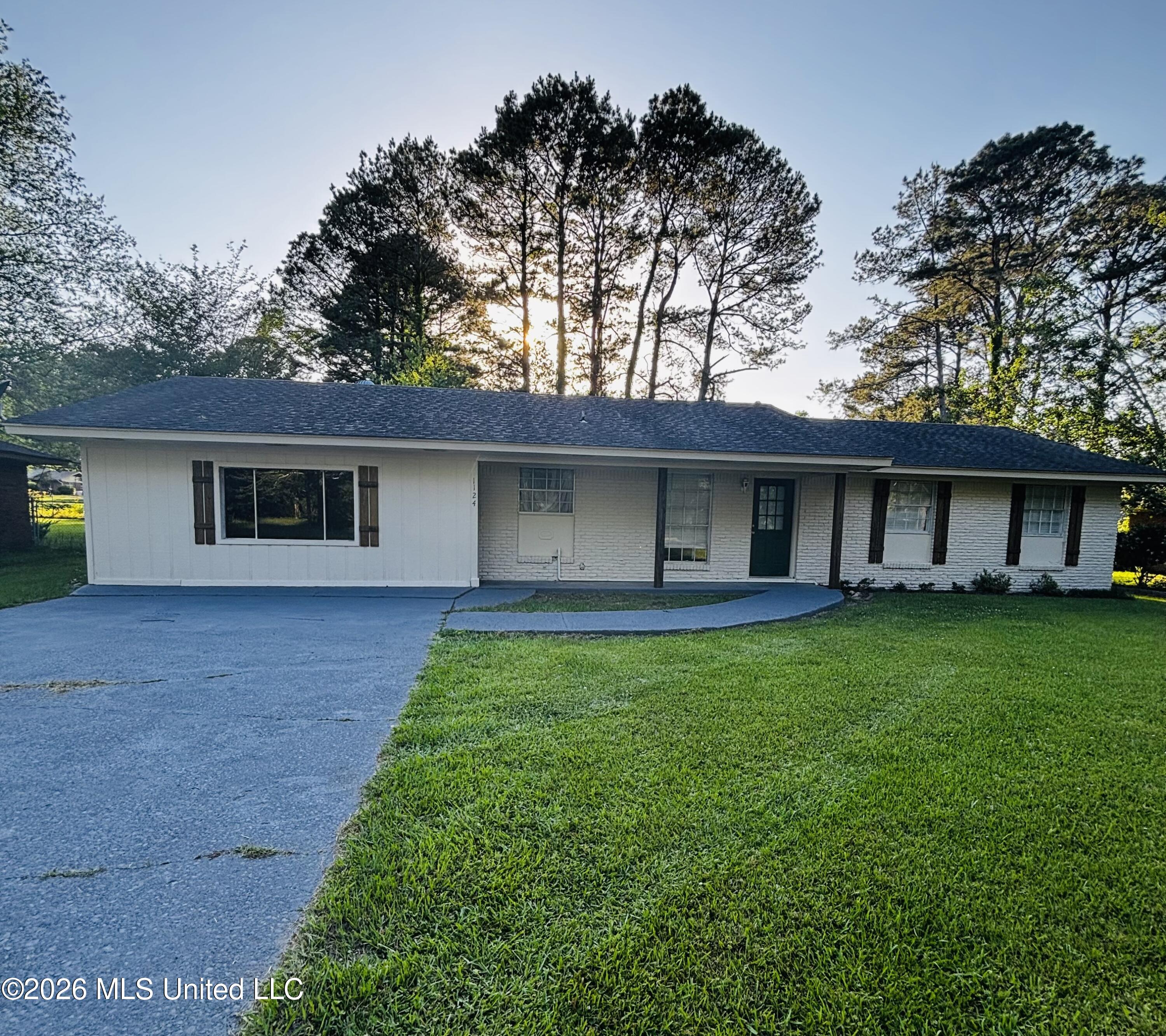 1124 Smith Lane Property Photo 9