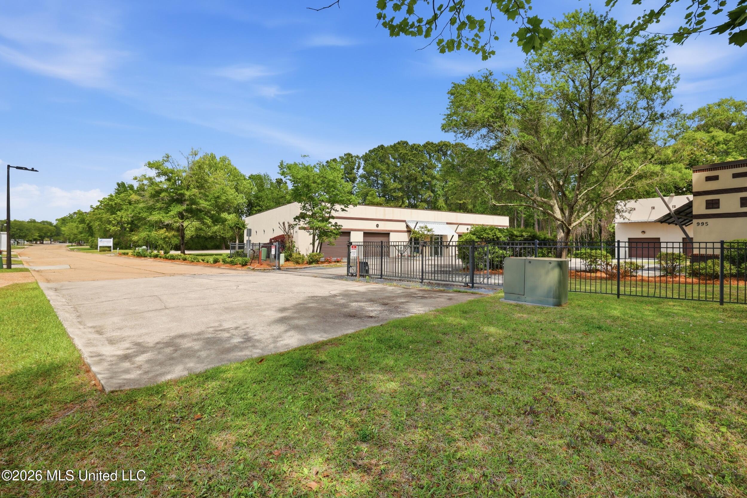 995 N Halstead Road Property Photo 6