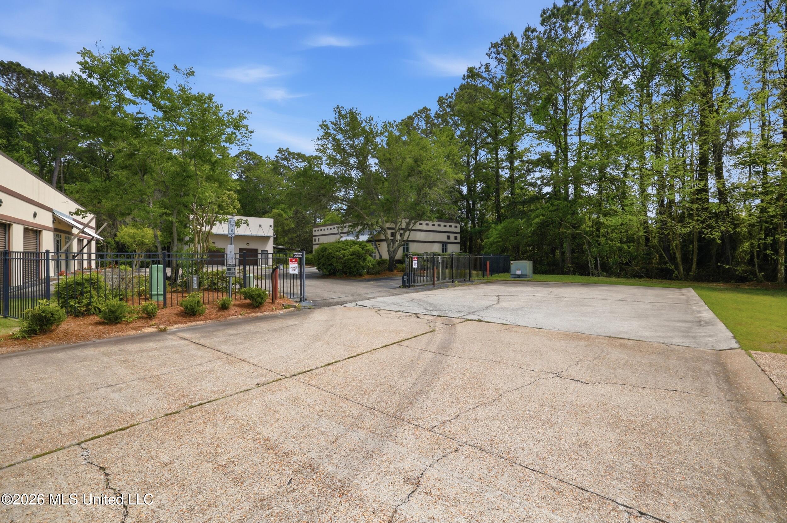 995 N Halstead Road Property Photo 8