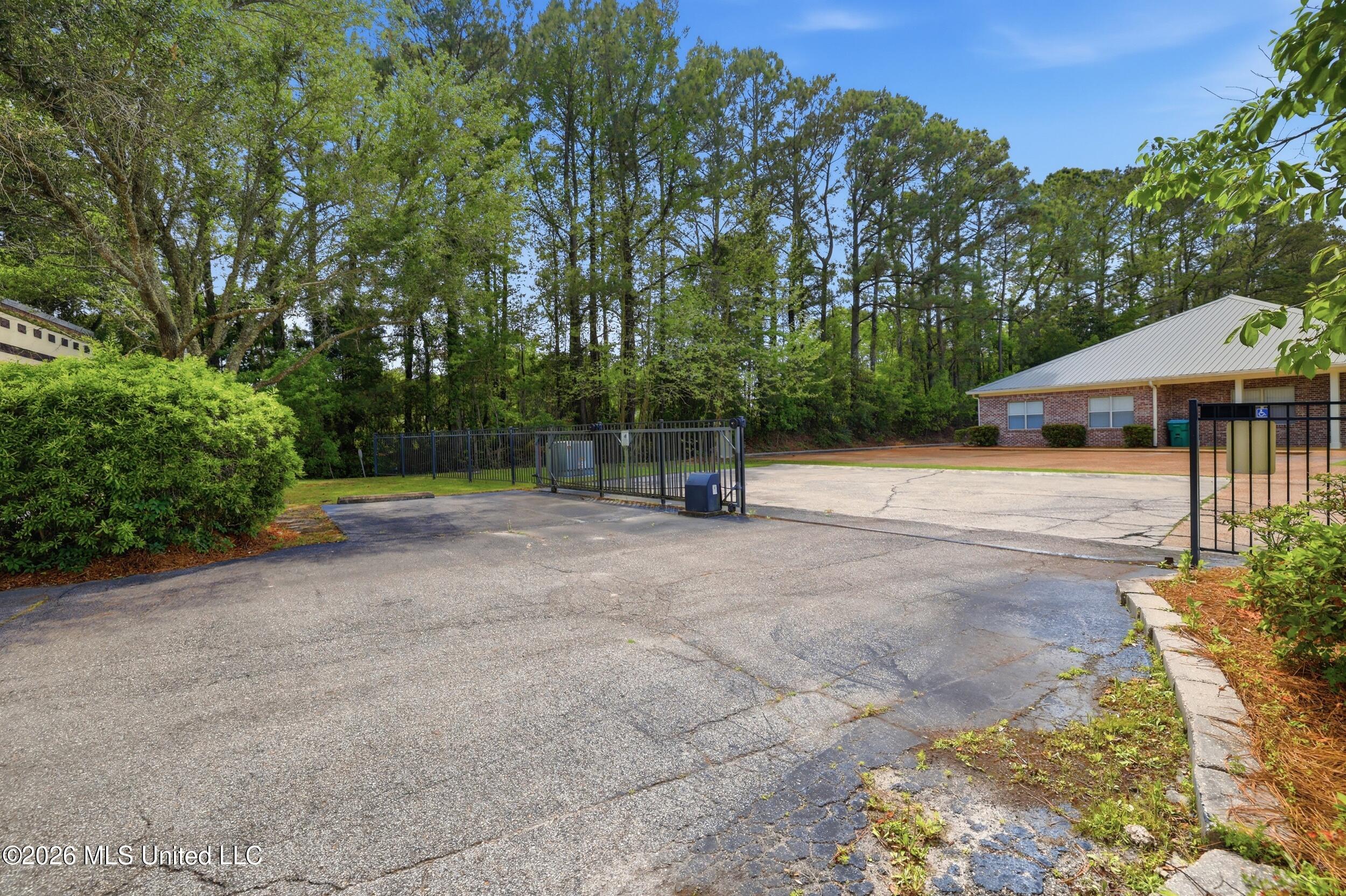 995 N Halstead Road Property Photo 9
