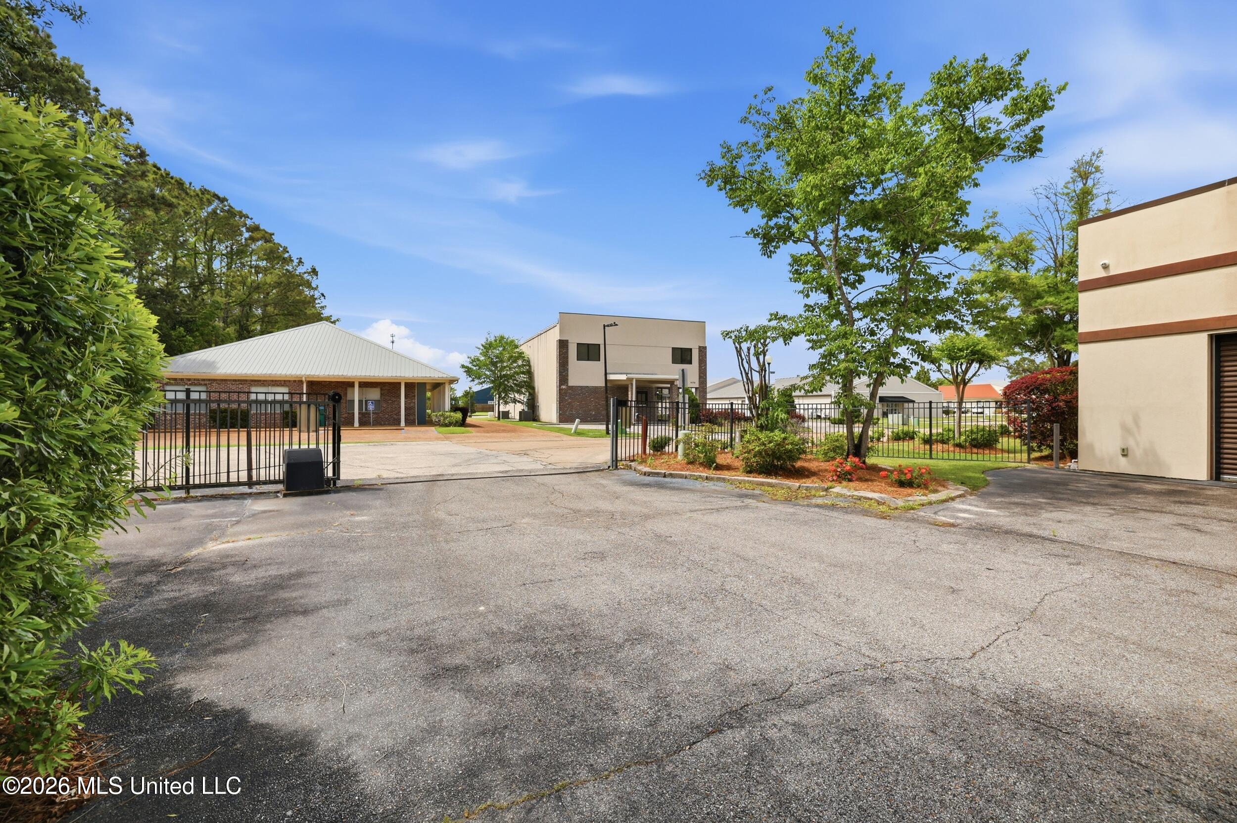 995 N Halstead Road Property Photo 10