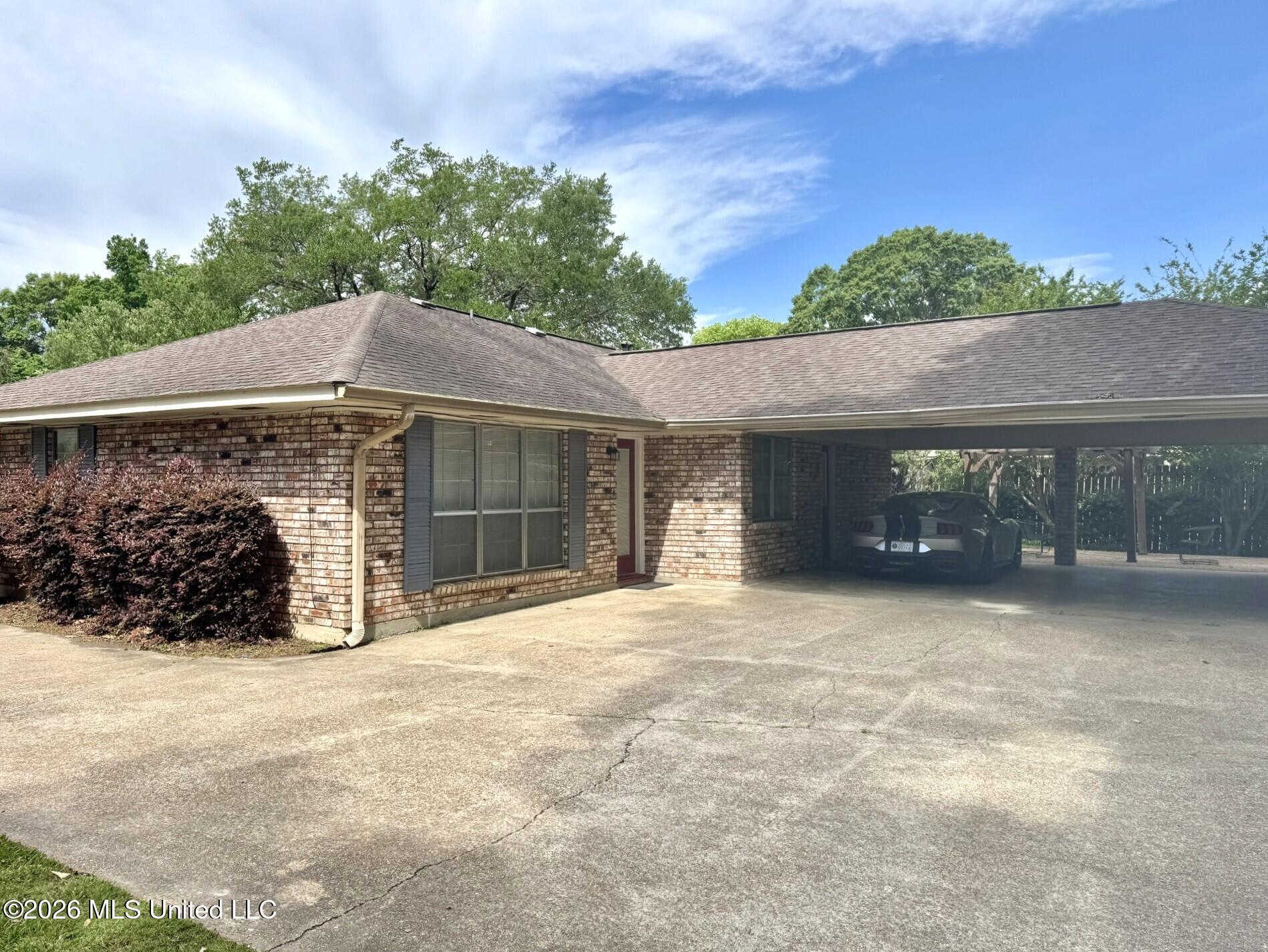 109 N Meadow Road Property Photo 3