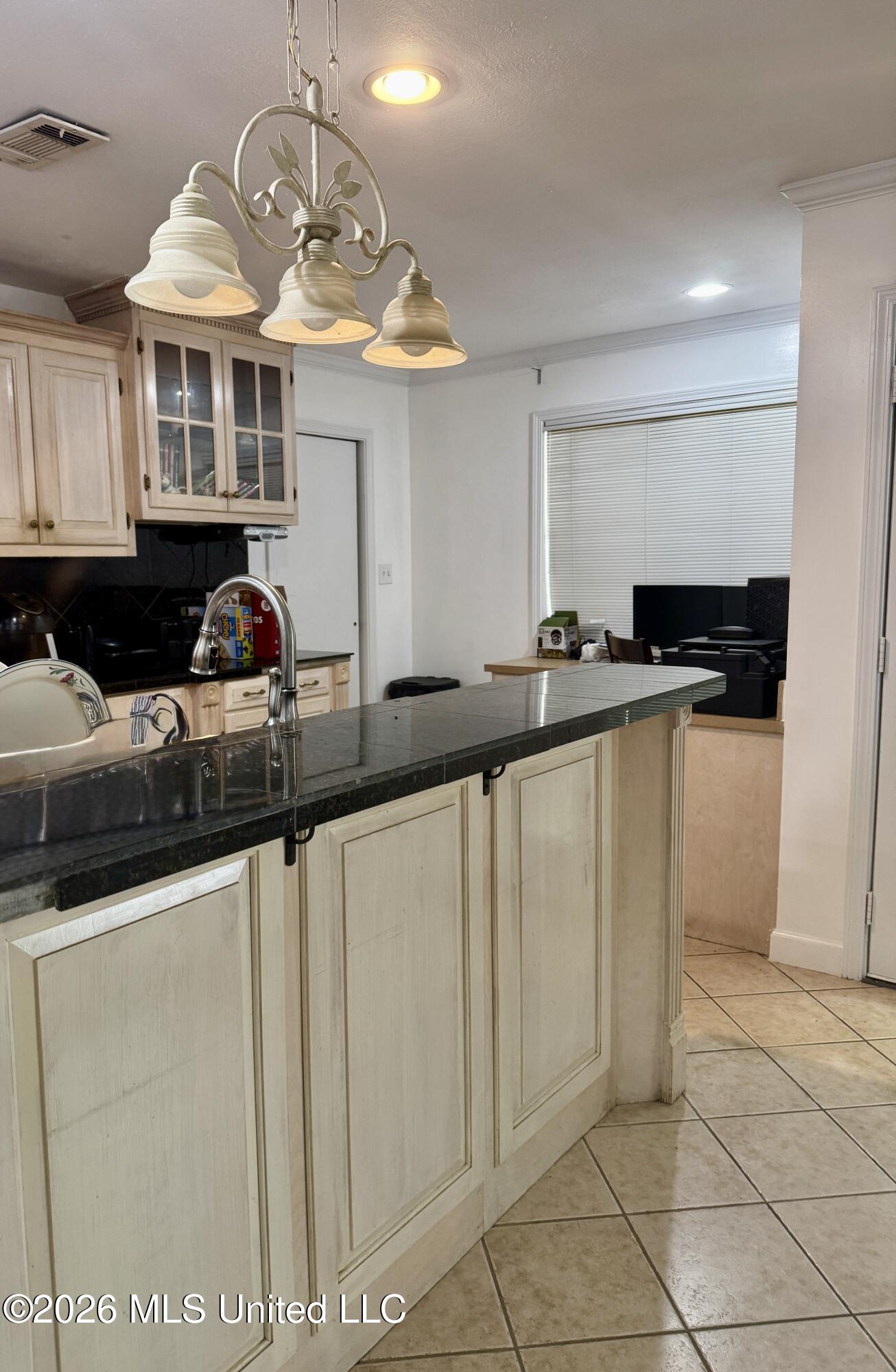 109 N Meadow Road Property Photo 8