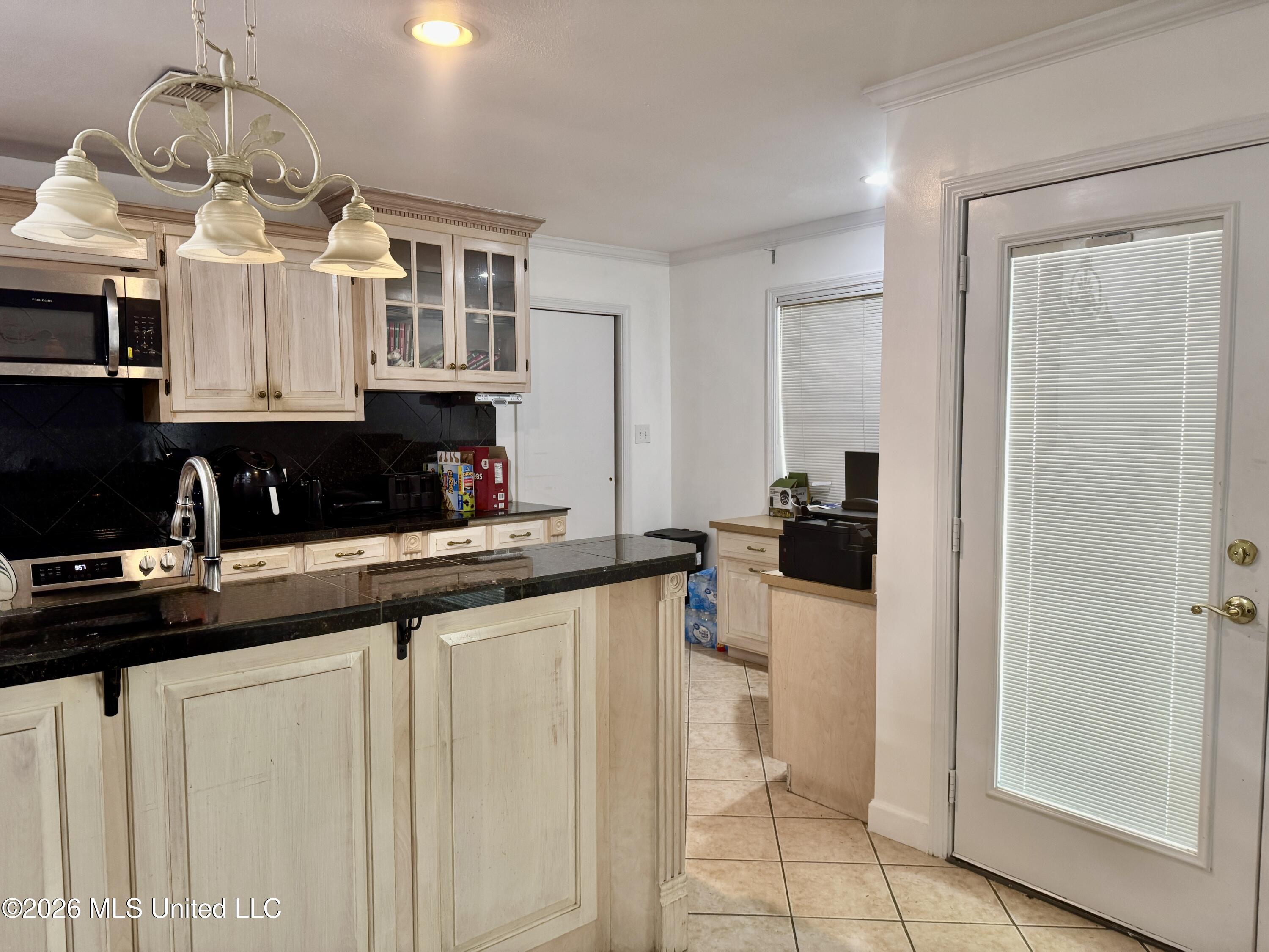 109 N Meadow Road Property Photo 9