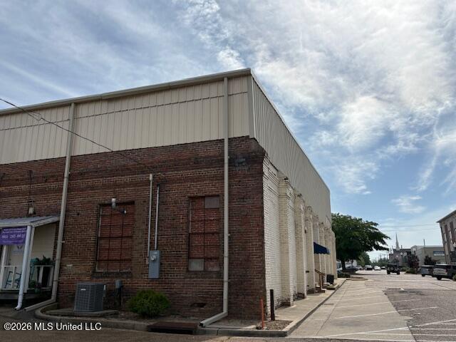 235 W Main Street Property Photo 4