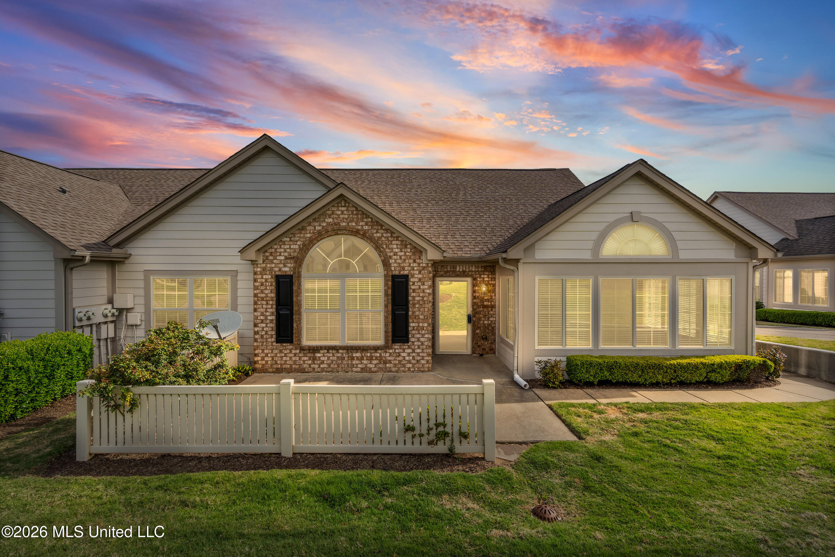 8686 Parkview Oaks Circle Property Photo 1