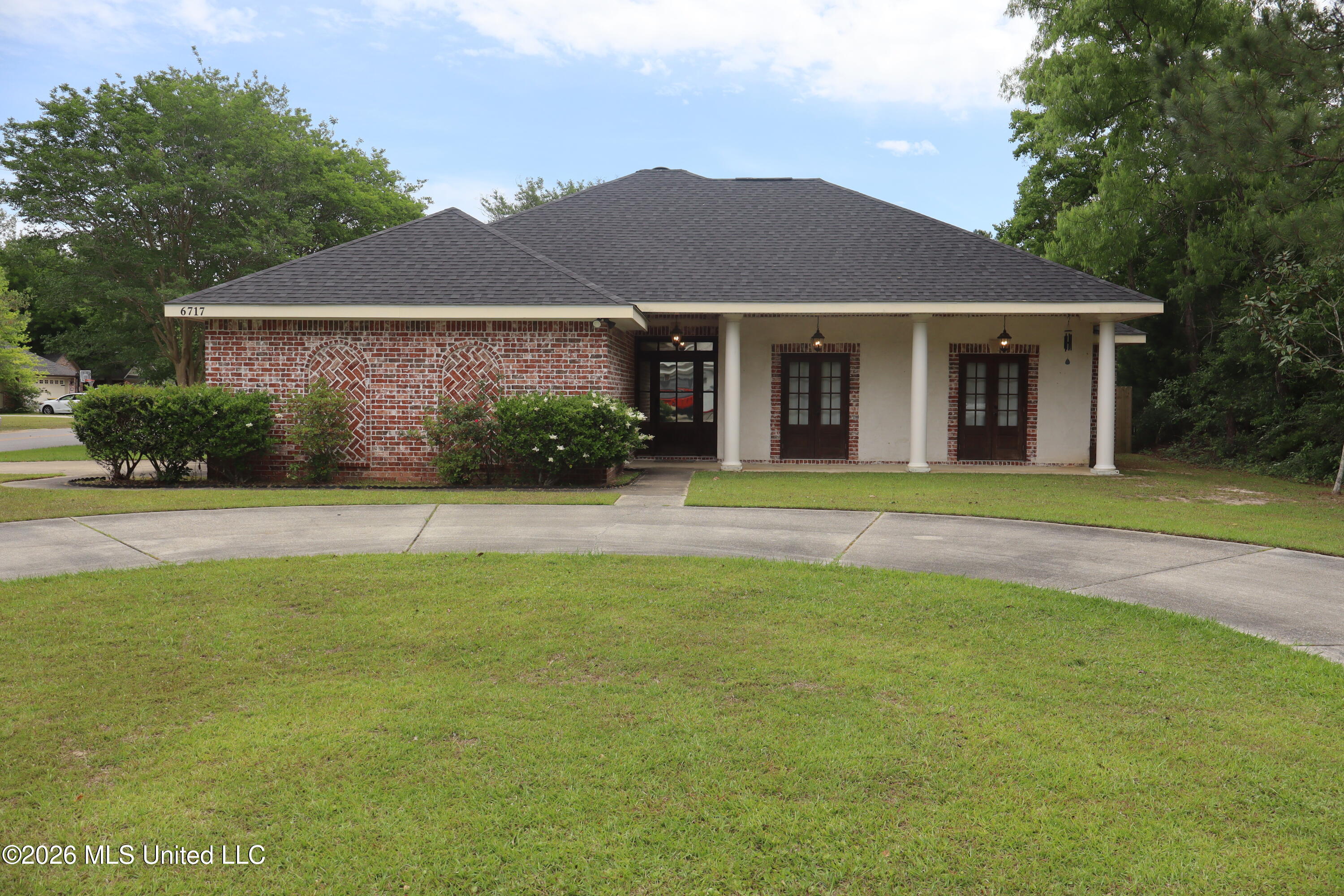 6717 Westwind Drive Property Photo 1