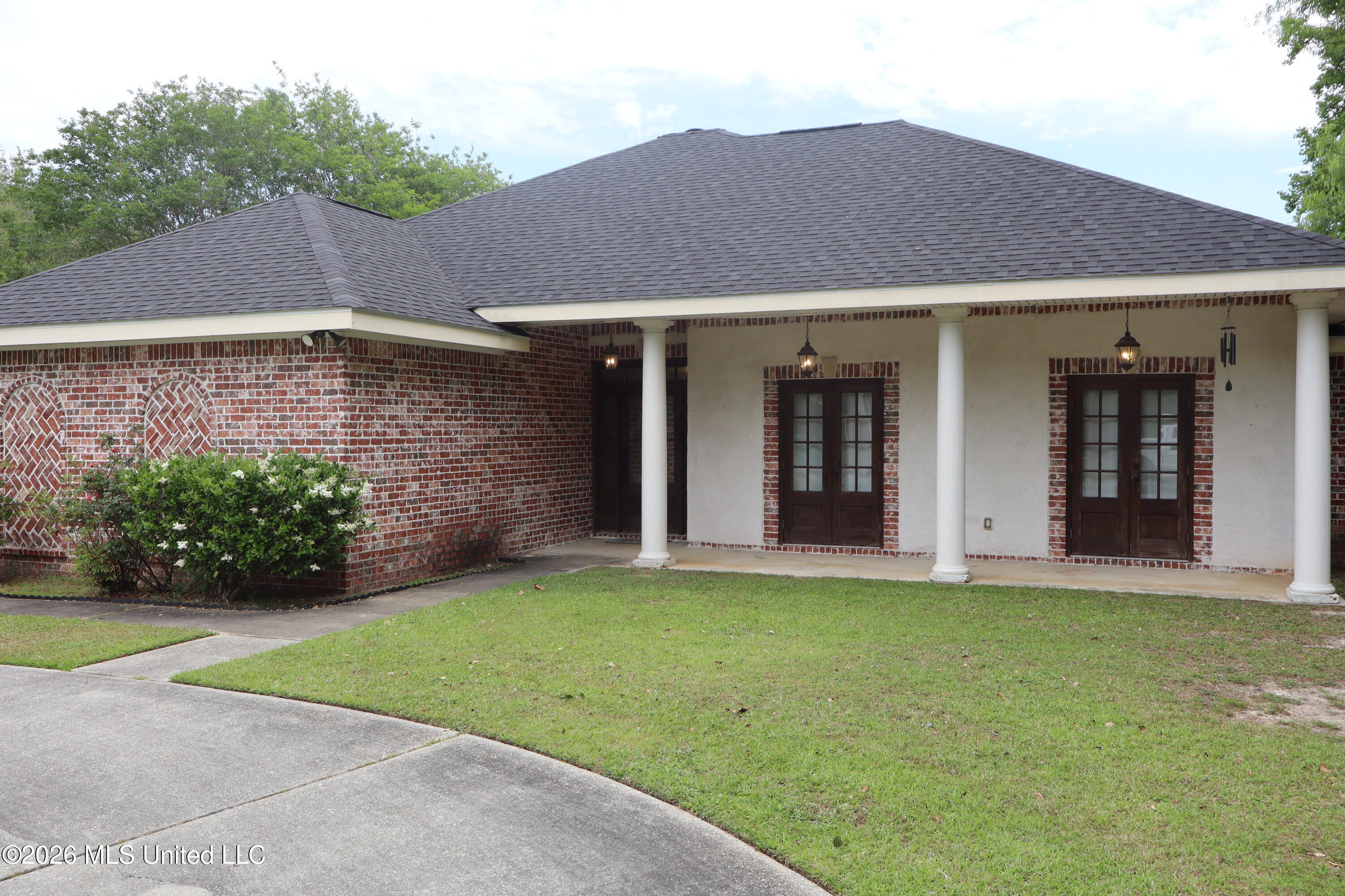 6717 Westwind Drive Property Photo 2