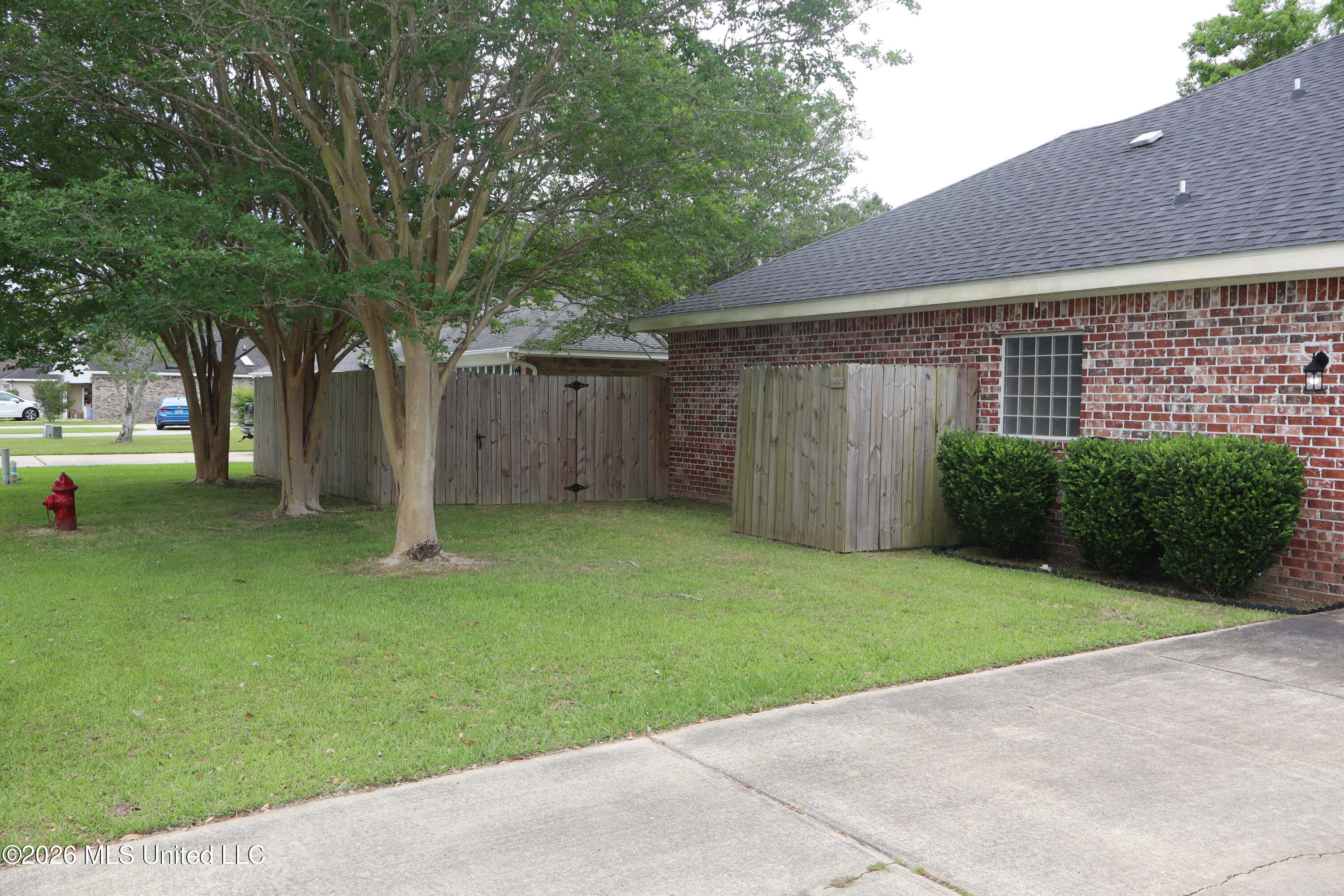 6717 Westwind Drive Property Photo 3