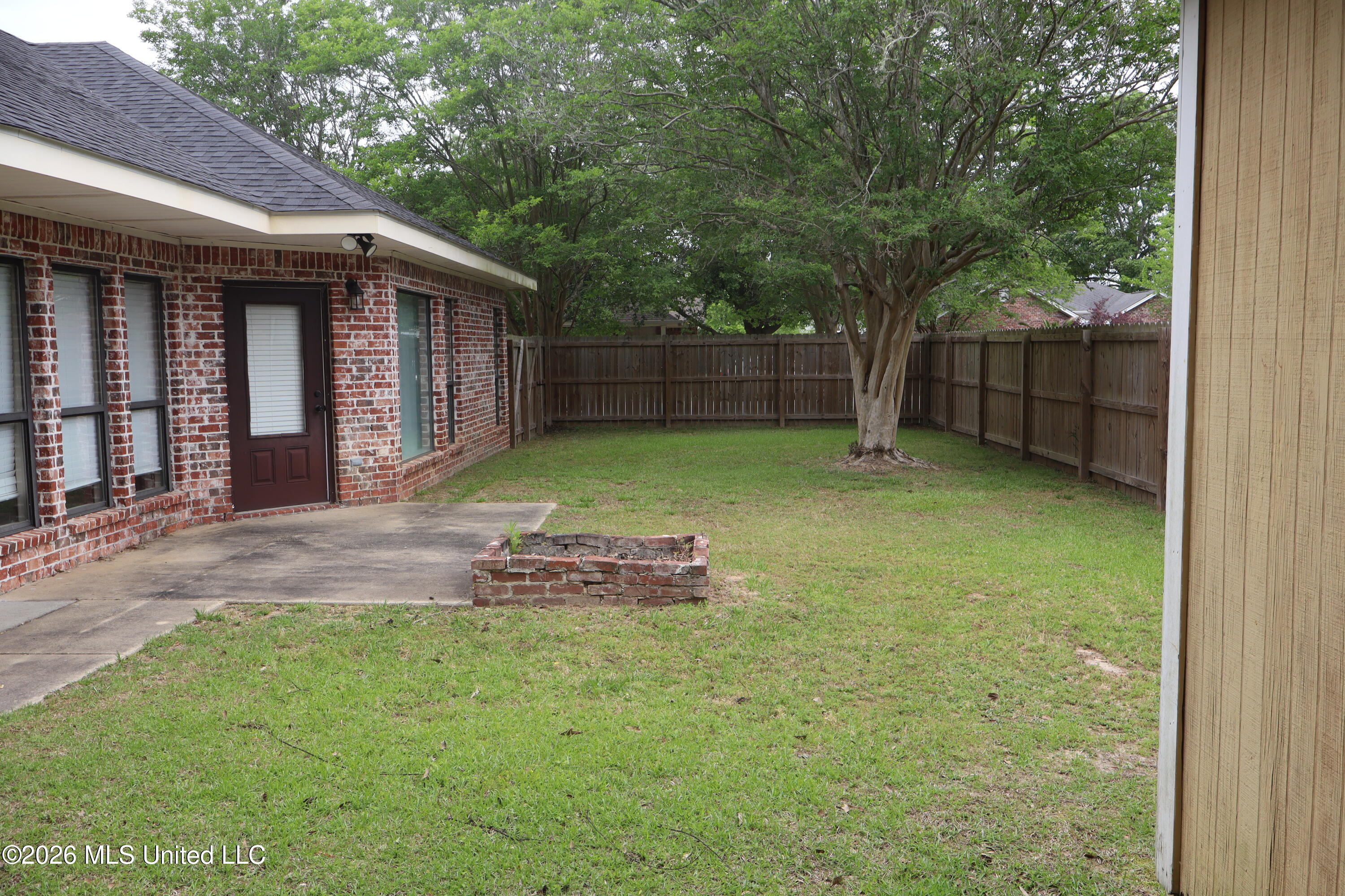 6717 Westwind Drive Property Photo 4