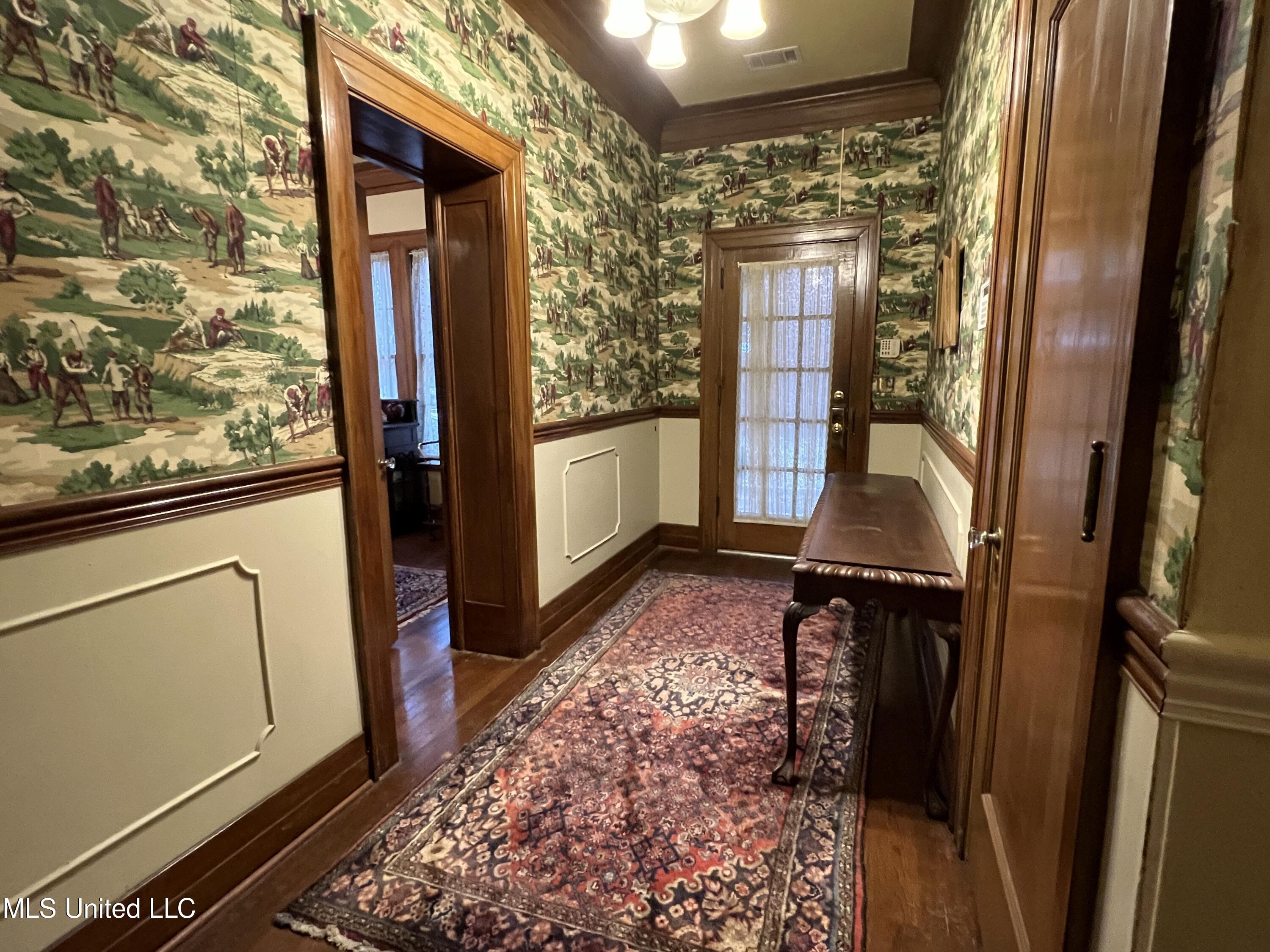 705 Grand Boulevard Property Photo 3