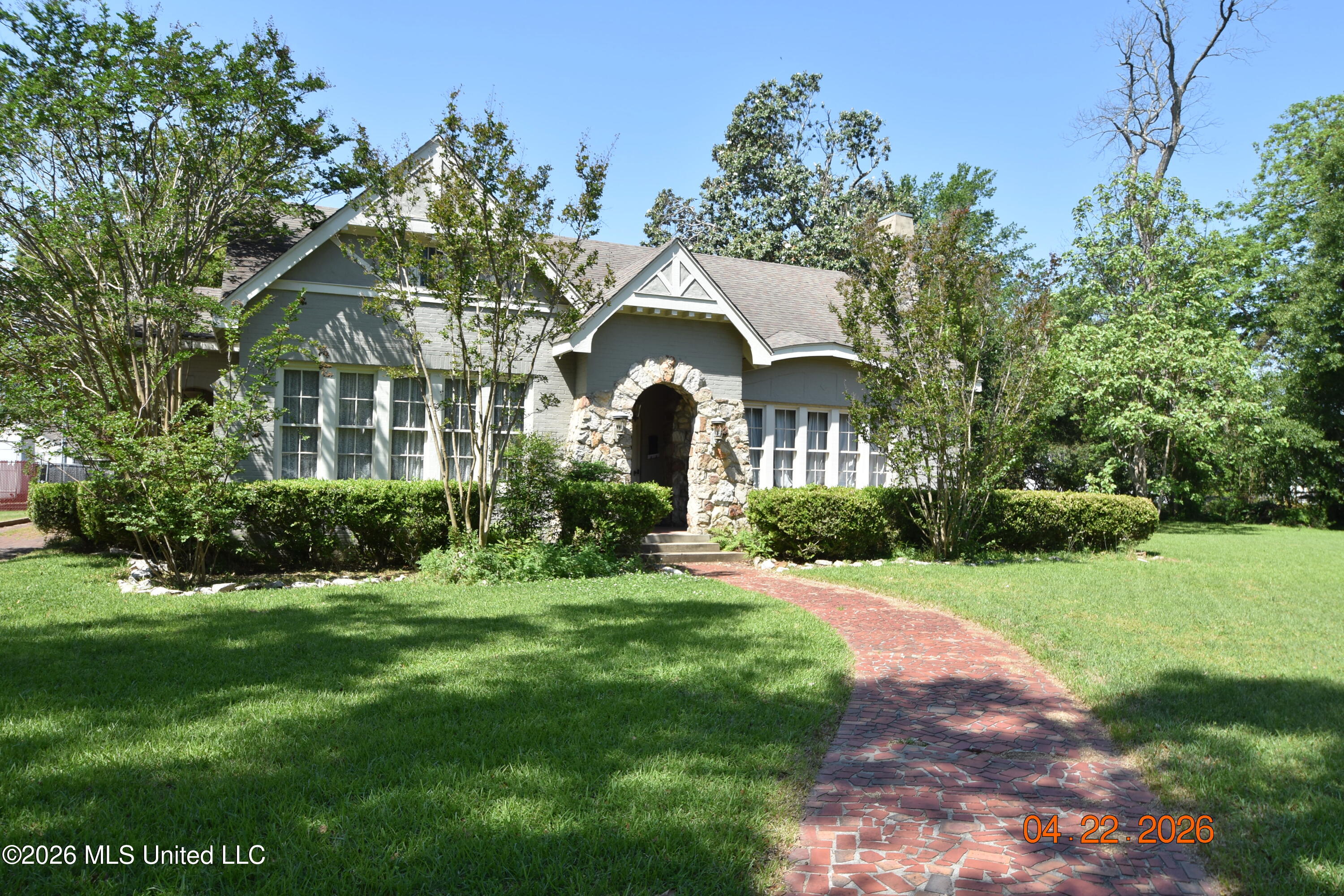 705 Grand Boulevard Property Photo 14