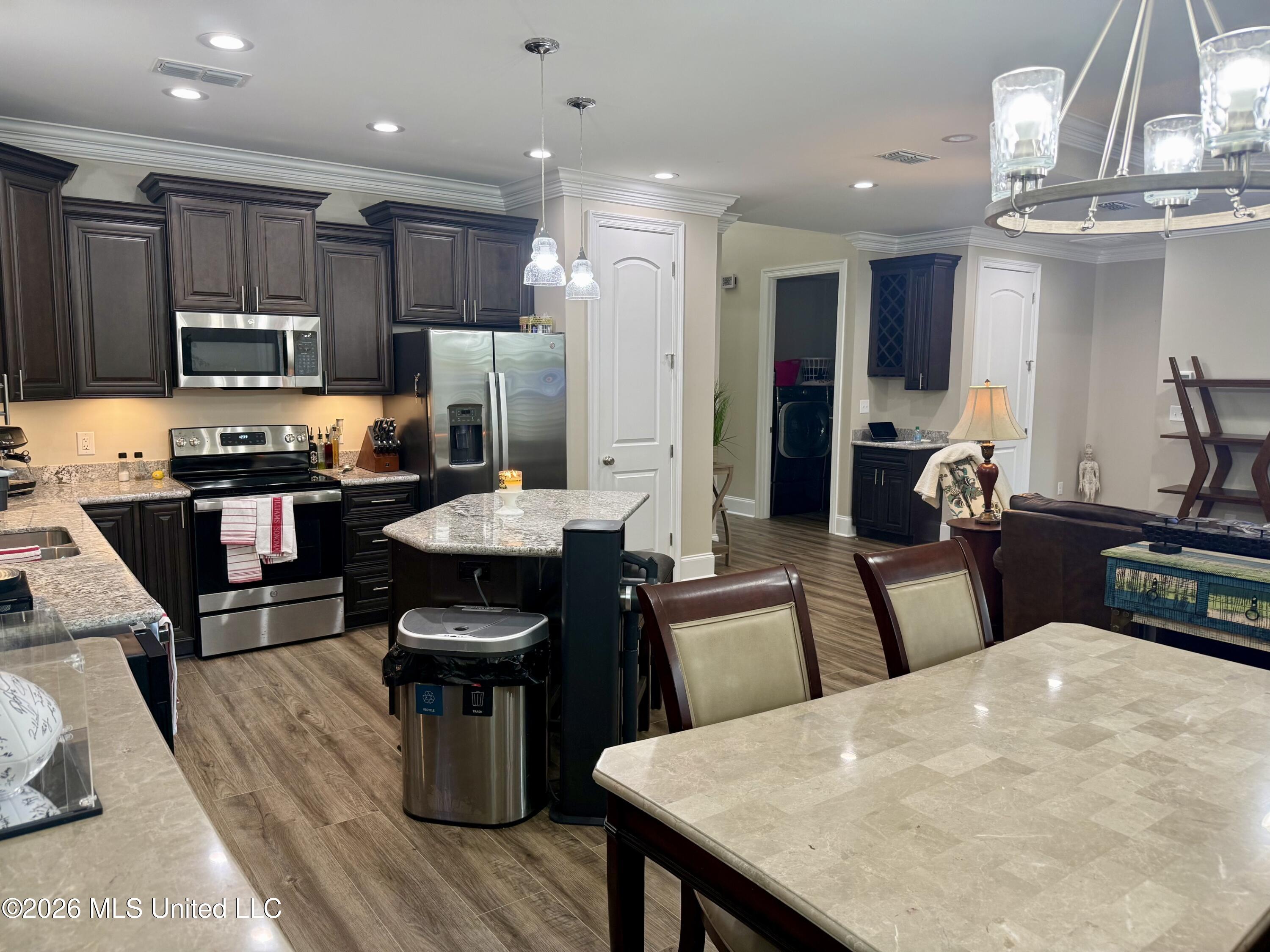 886 Maili Place Property Photo 6