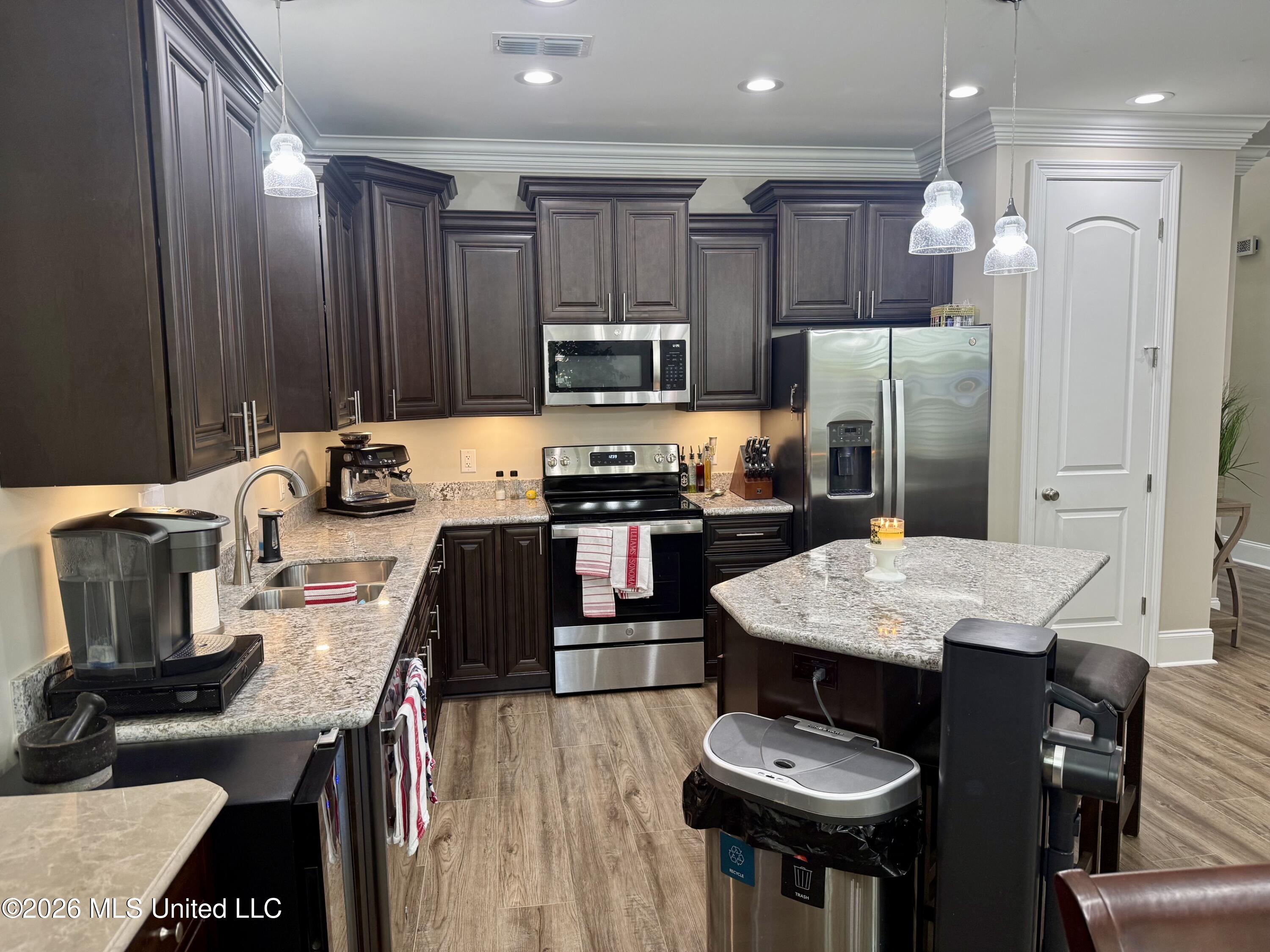 886 Maili Place Property Photo 7