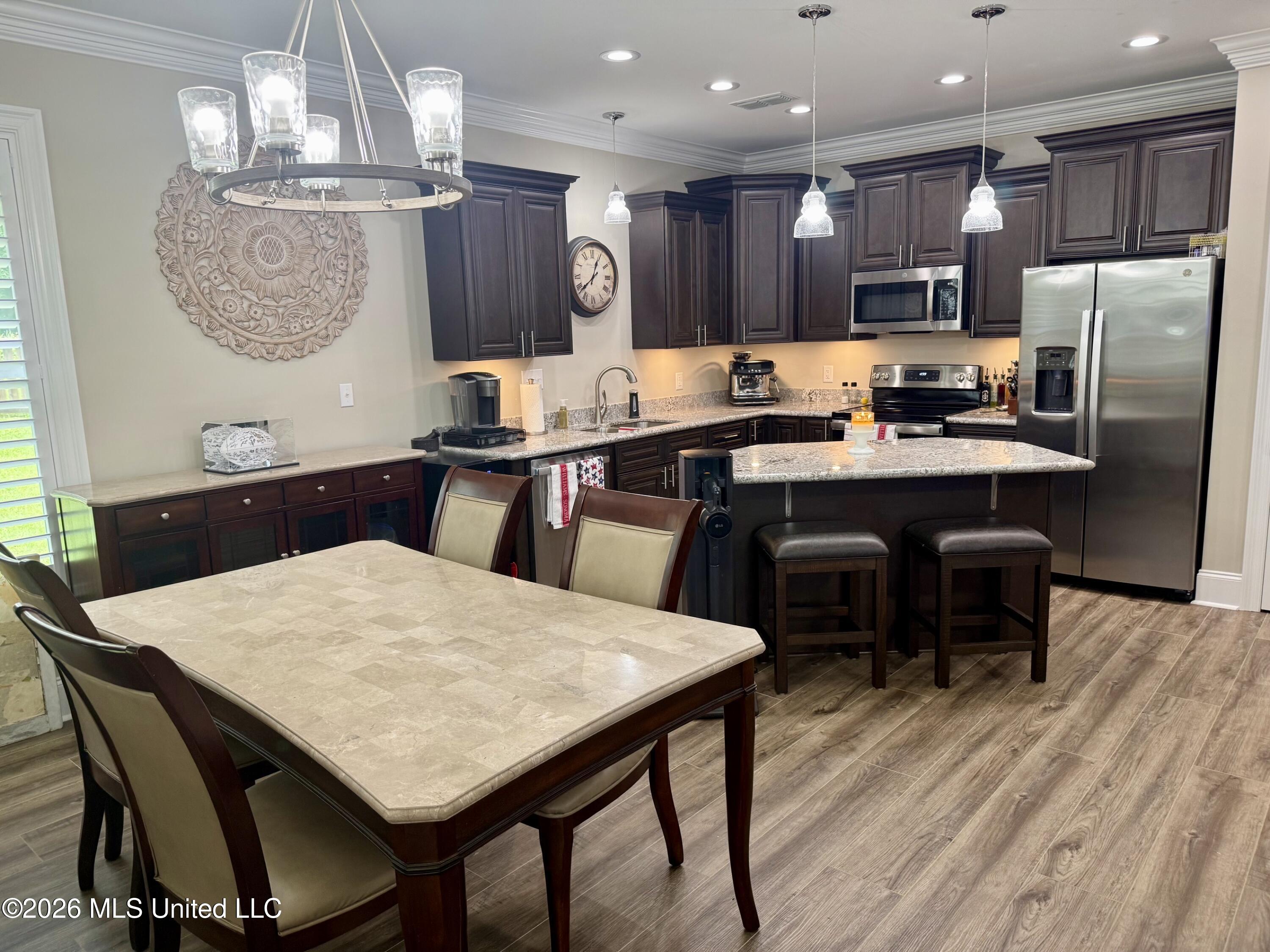 886 Maili Place Property Photo 8