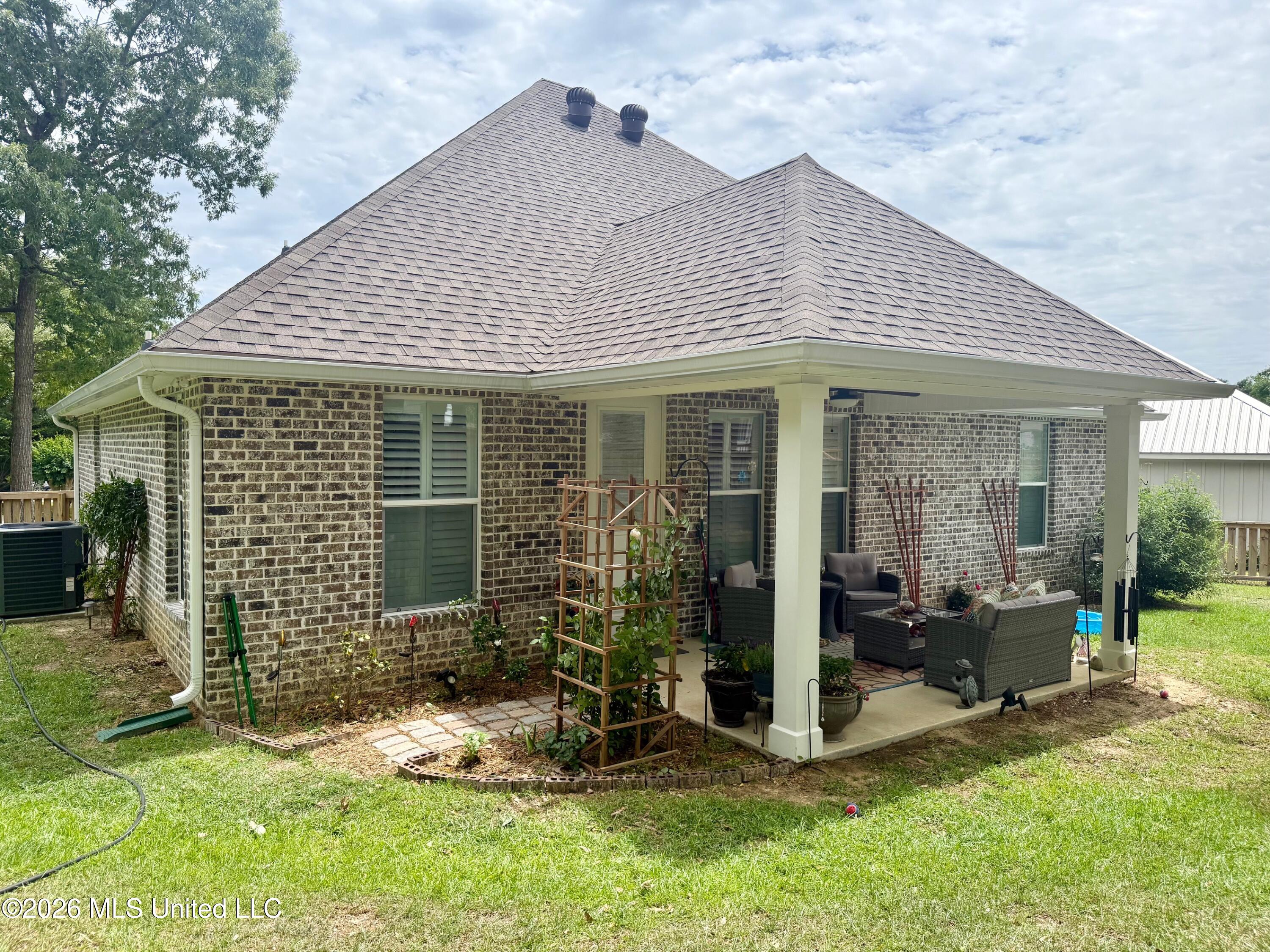 886 Maili Place Property Photo 15