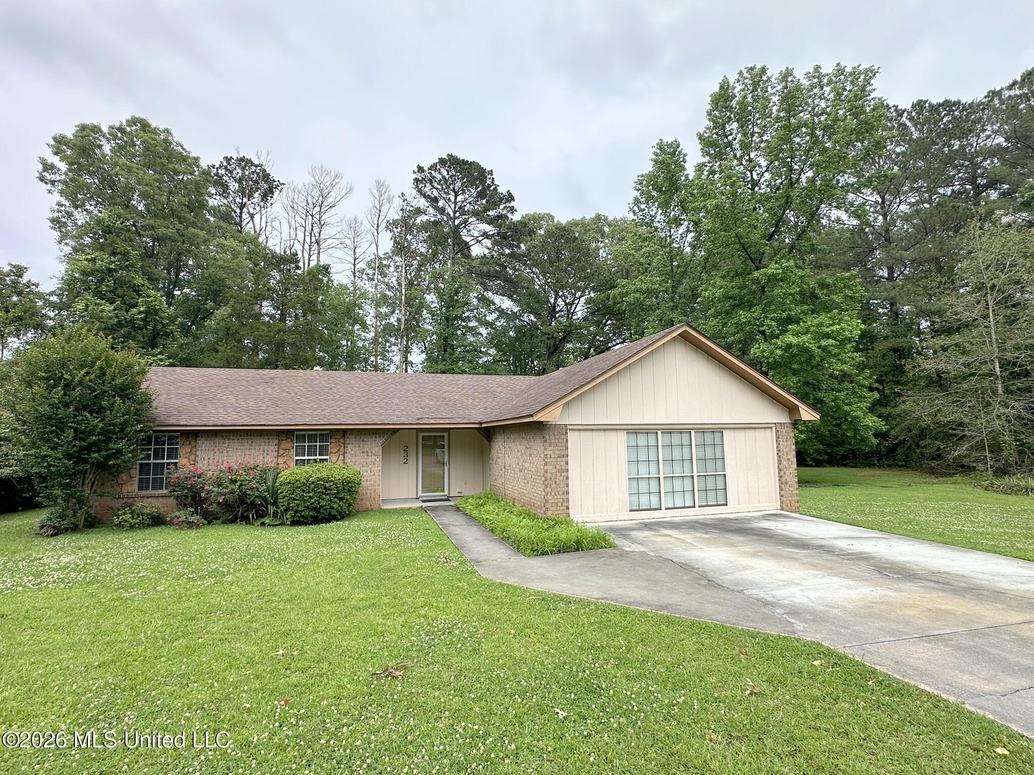 232 Forest Valley Drive Property Photo 2