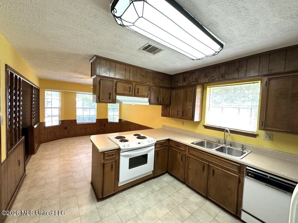 232 Forest Valley Drive Property Photo 4