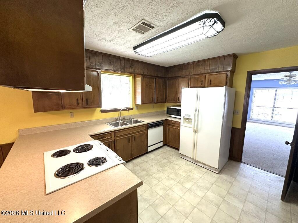 232 Forest Valley Drive Property Photo 6