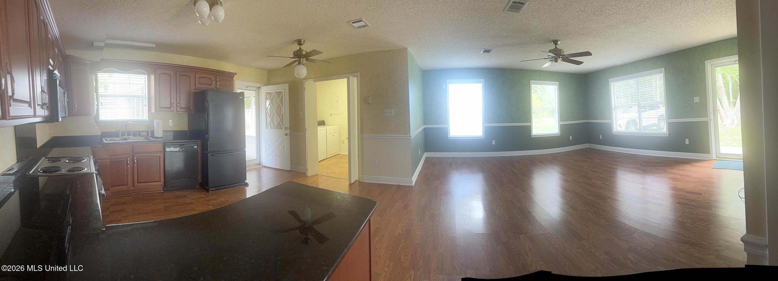 1716 Tradewinds Drive Property Photo 3