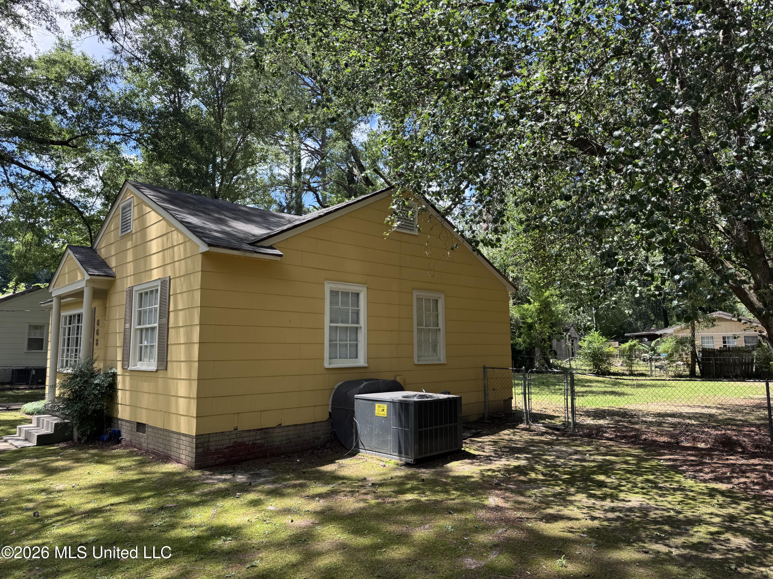 668 Broadmoor Drive Property Photo 12