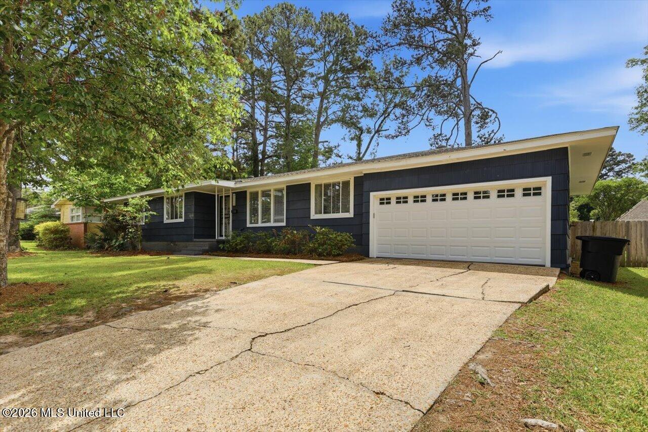 1055 Parkwood Place Property Photo 3