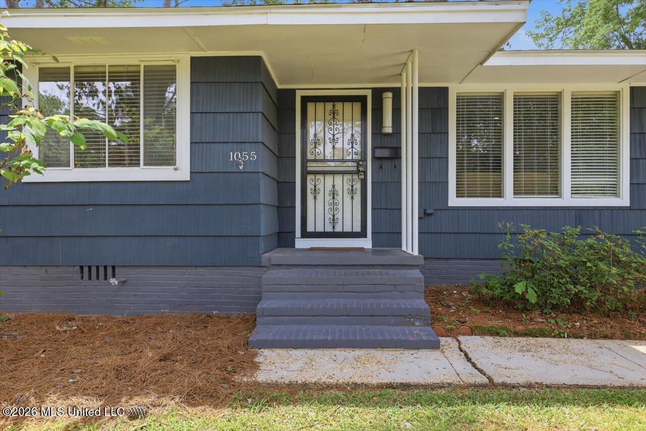1055 Parkwood Place Property Photo 4