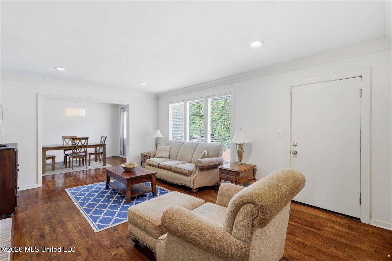 1055 Parkwood Place Property Photo 8